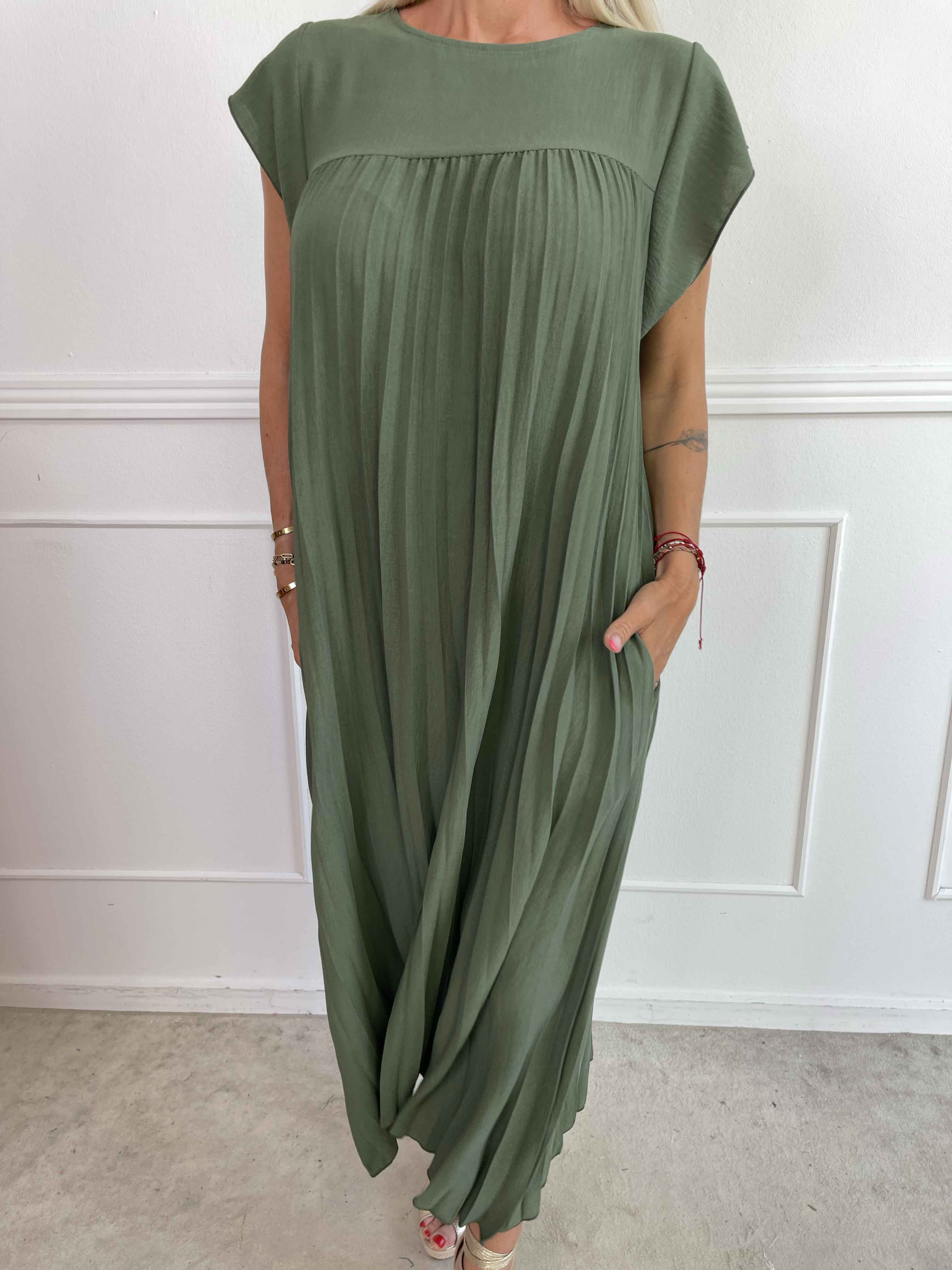 Nancy - Lang kjole med plisseringer og flæseærmer