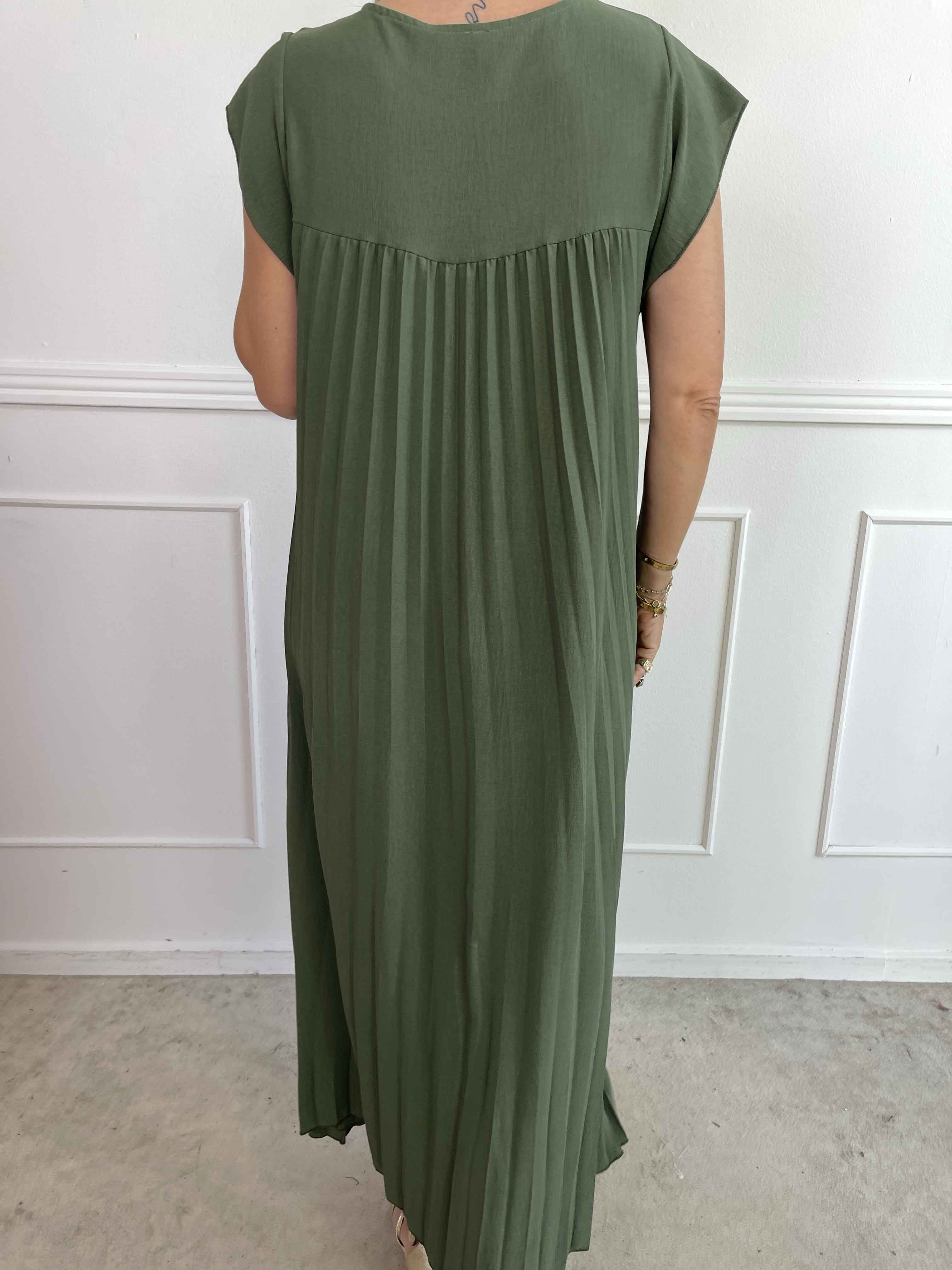 Nancy - Lang kjole med plisseringer og flæseærmer