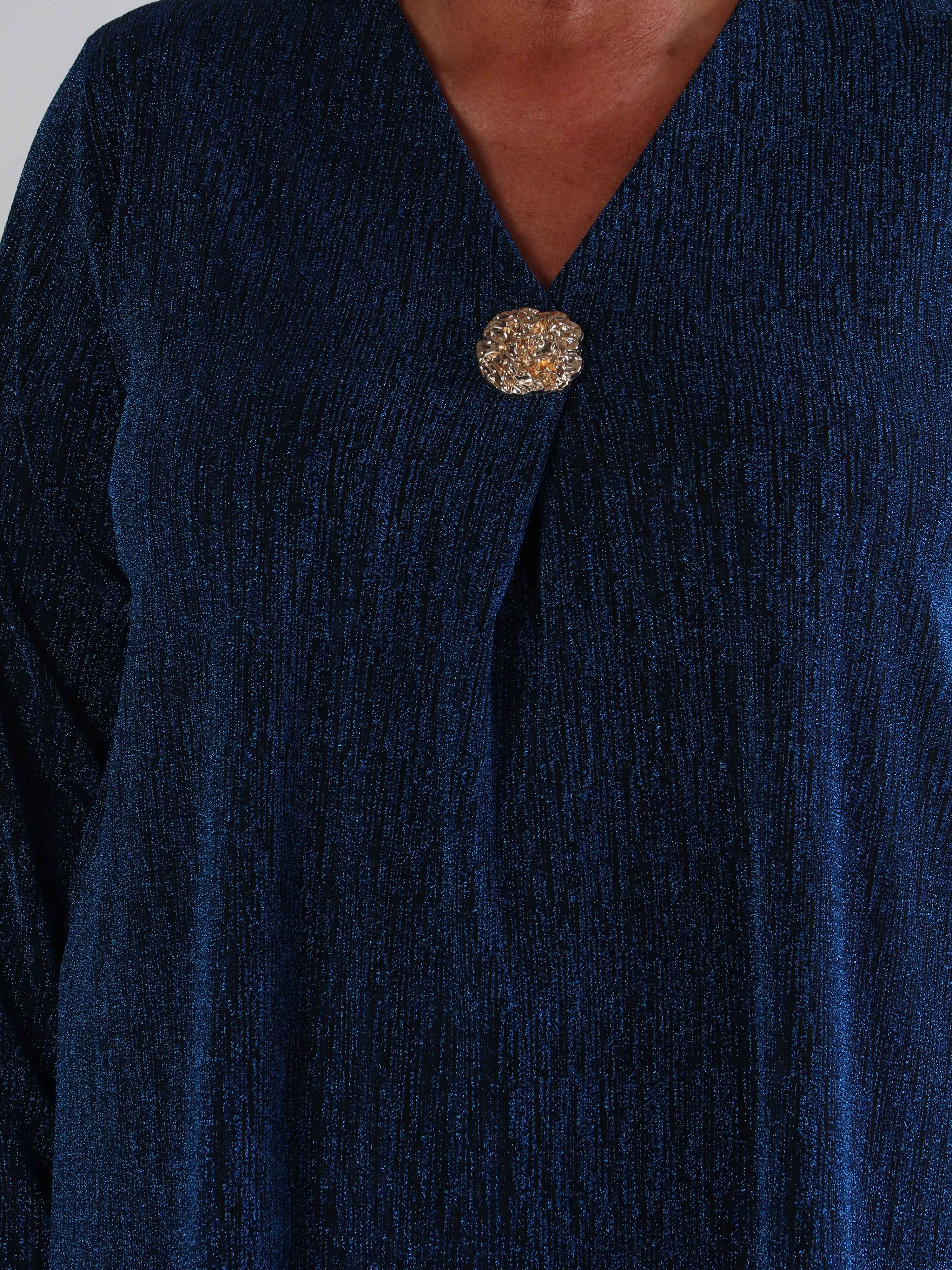 Noelia - Plus size kjole med glimmertråde og guld broche