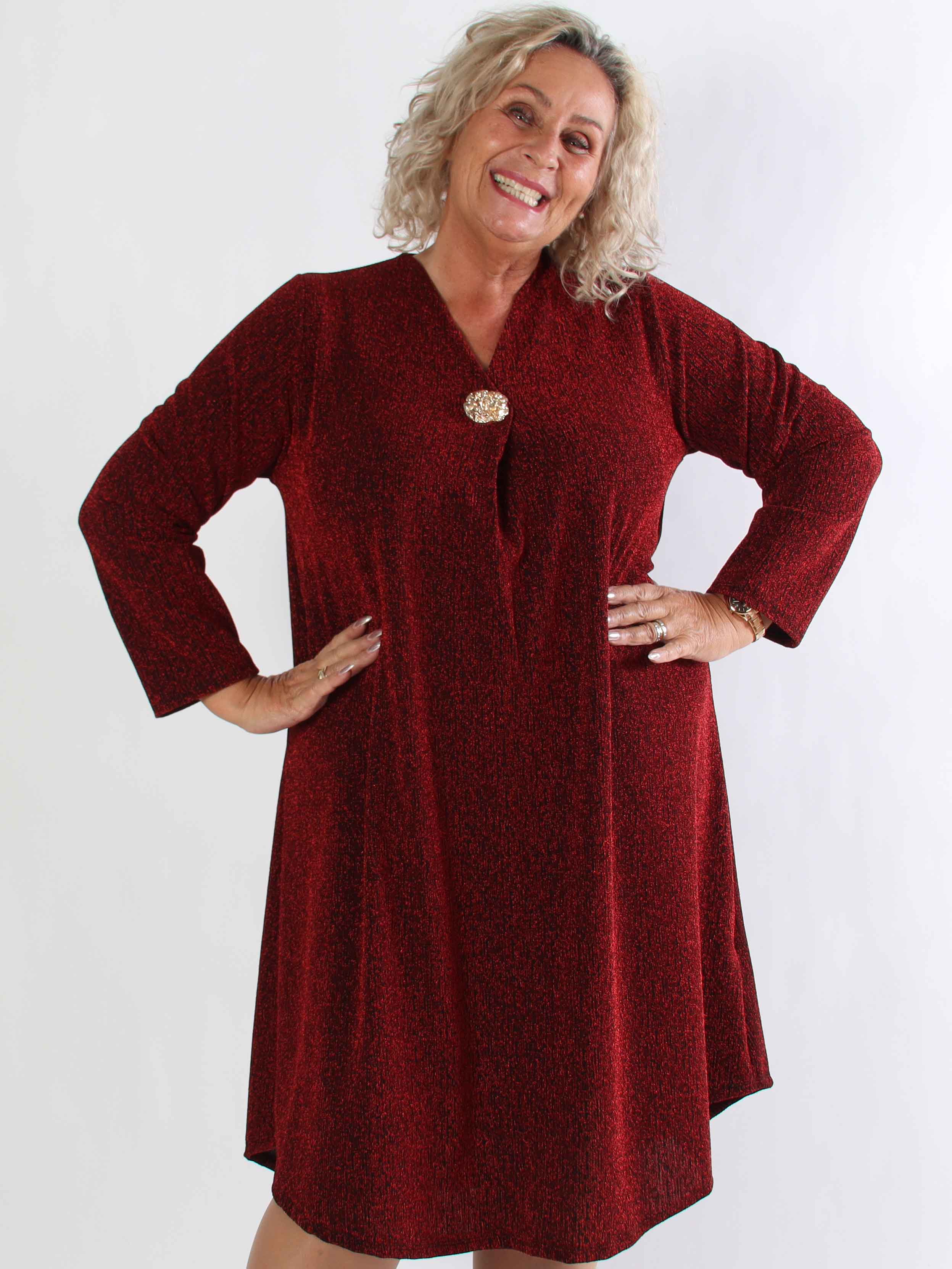 Noelia - Plus size kjole med glimmertråde og guld broche