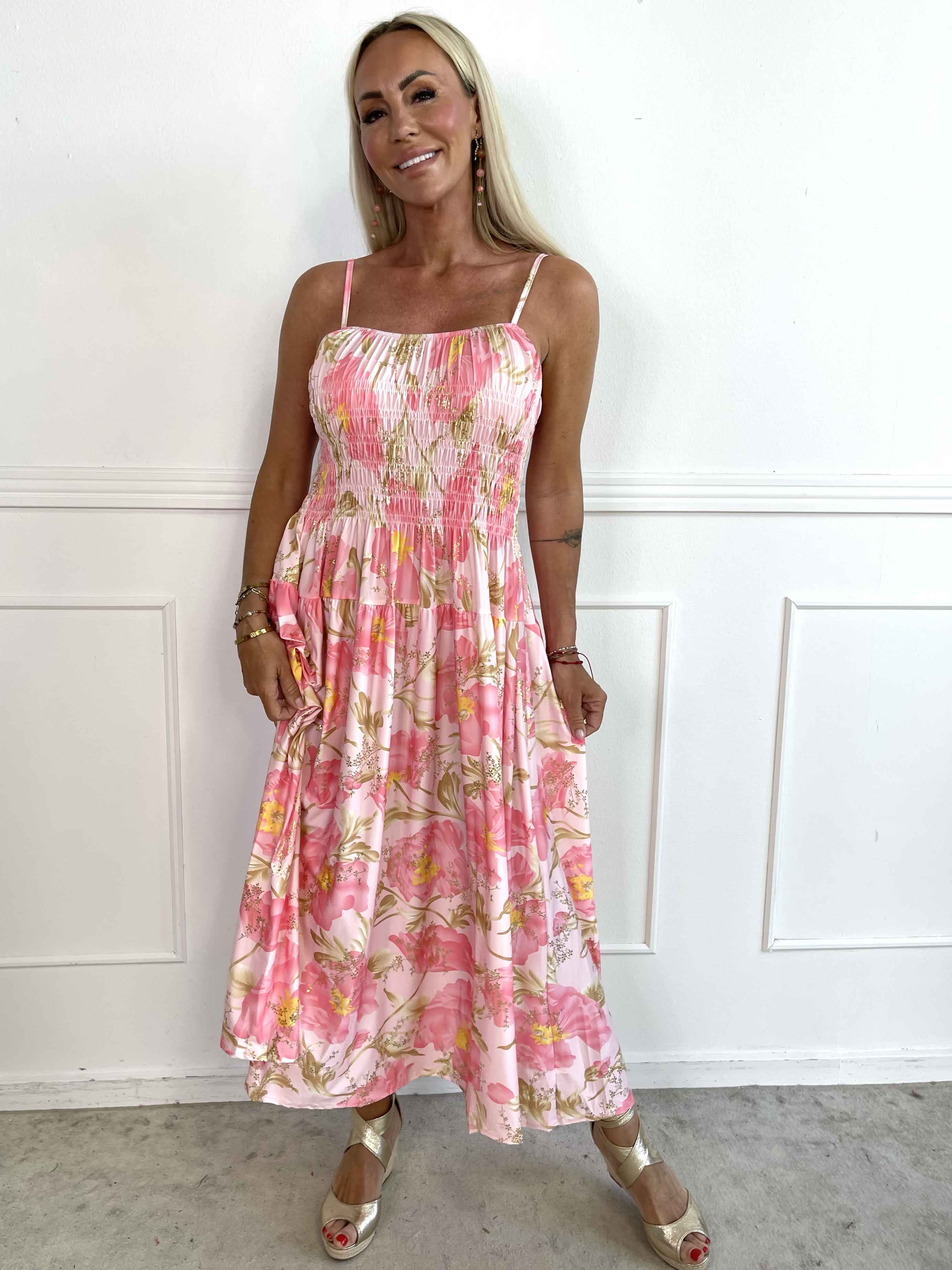 Maira Botanic - Sød elastisk stropkjole med blomsterprint og smock