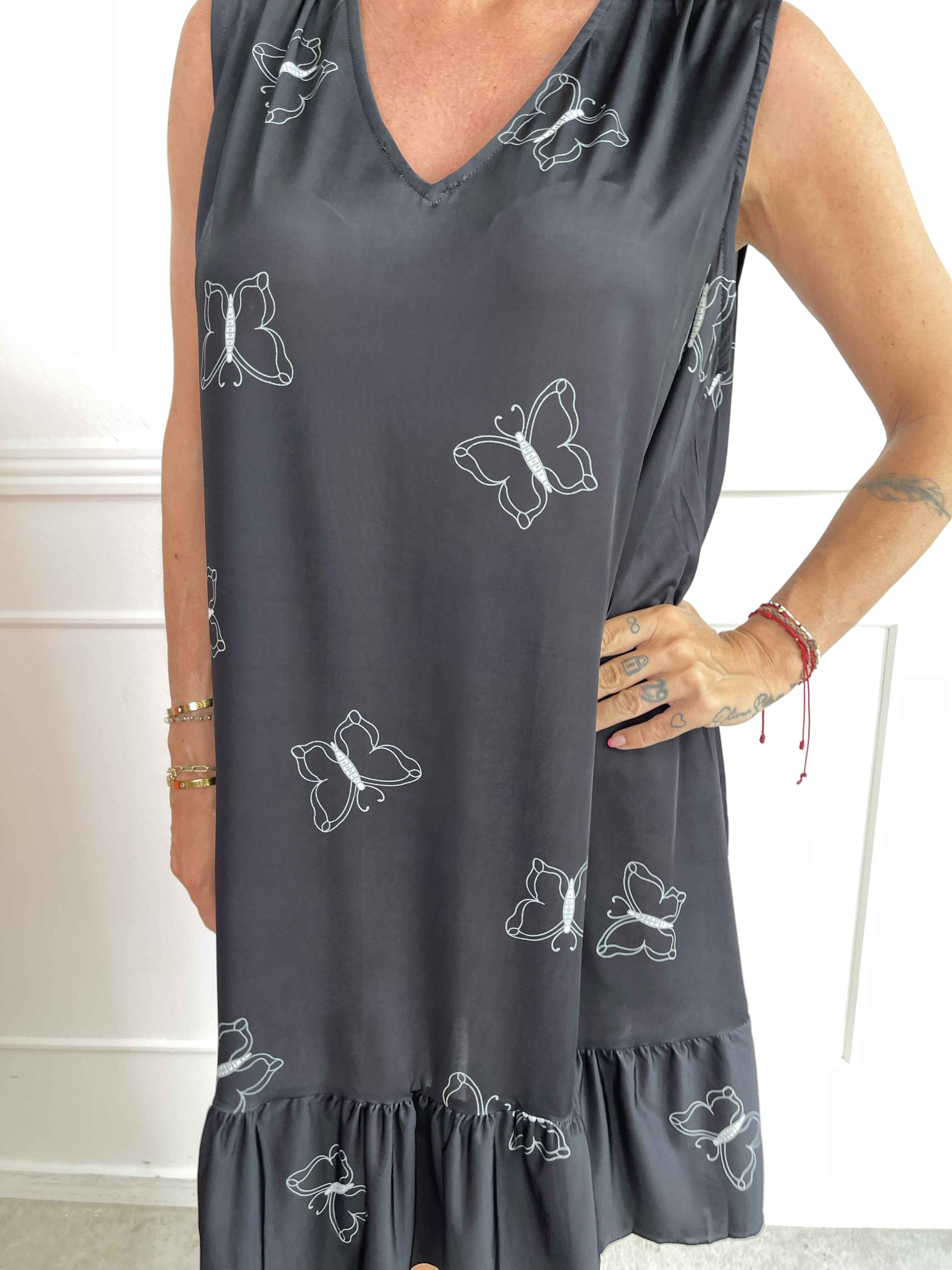 Aurelia - Sommerkjole med sommerfugleprint og flæsekant