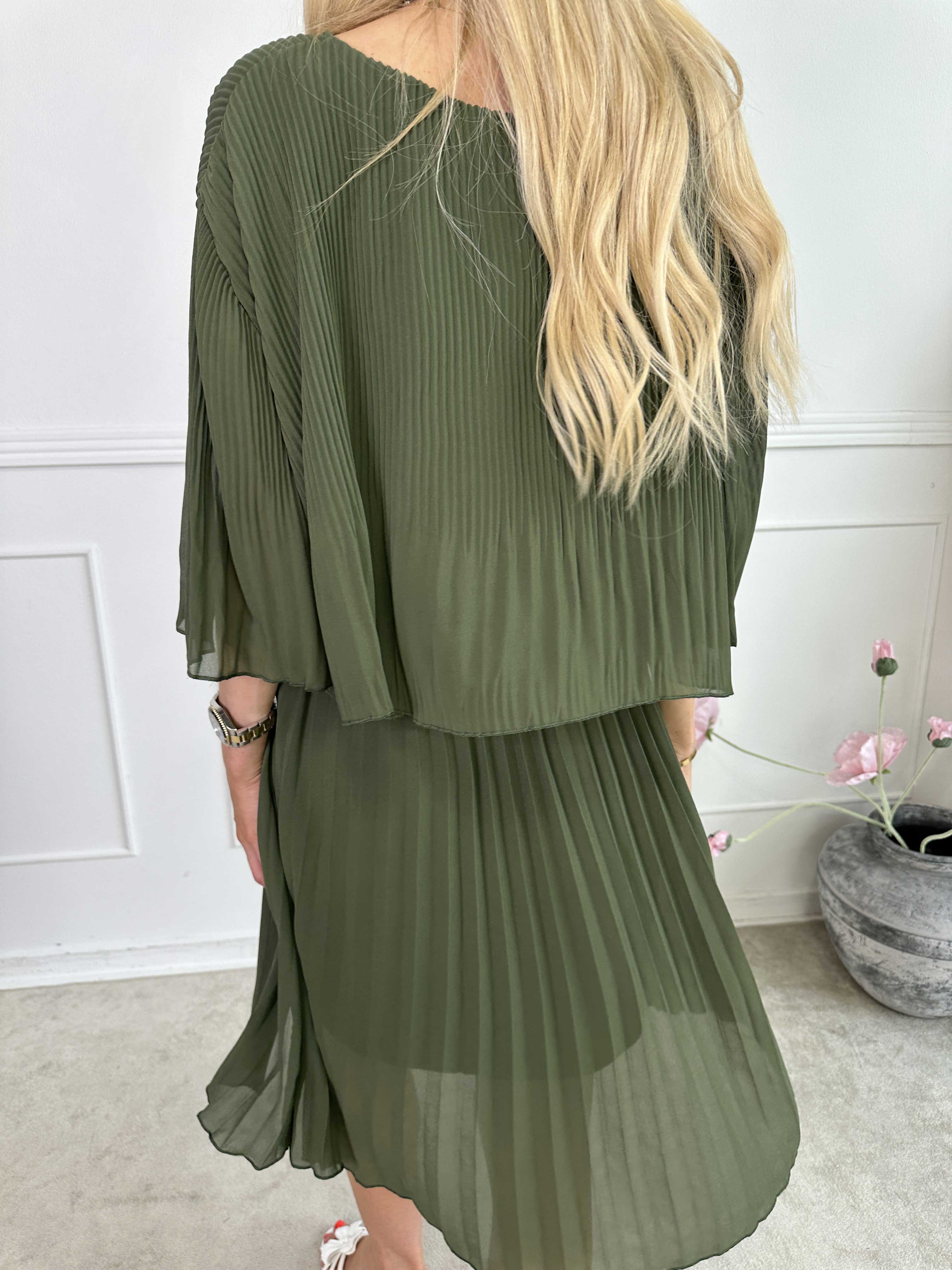 Kristina - Sød plisseret kjole med flæselag