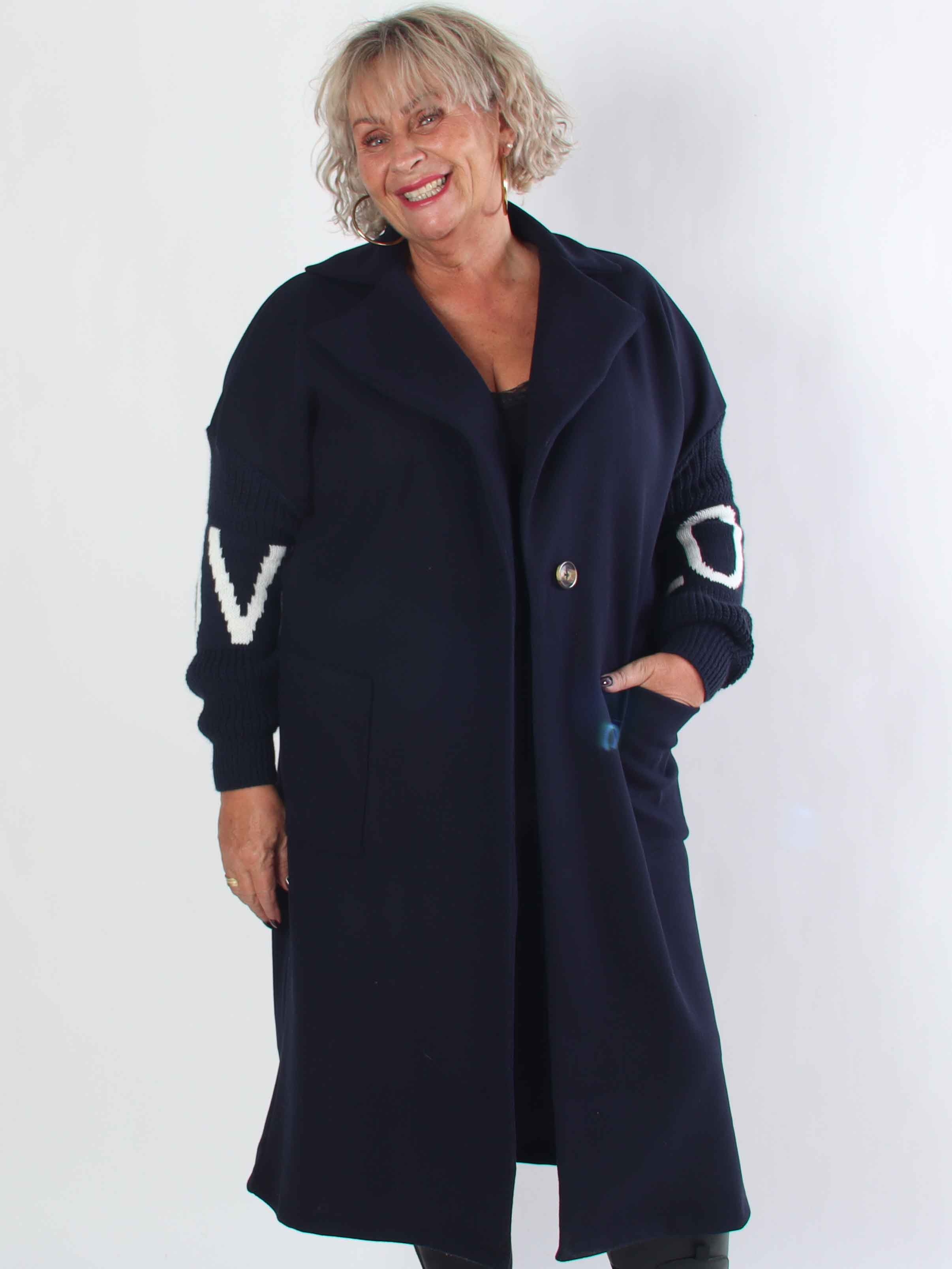 Debbie Midi - Fin plus size frakke med strikærmer