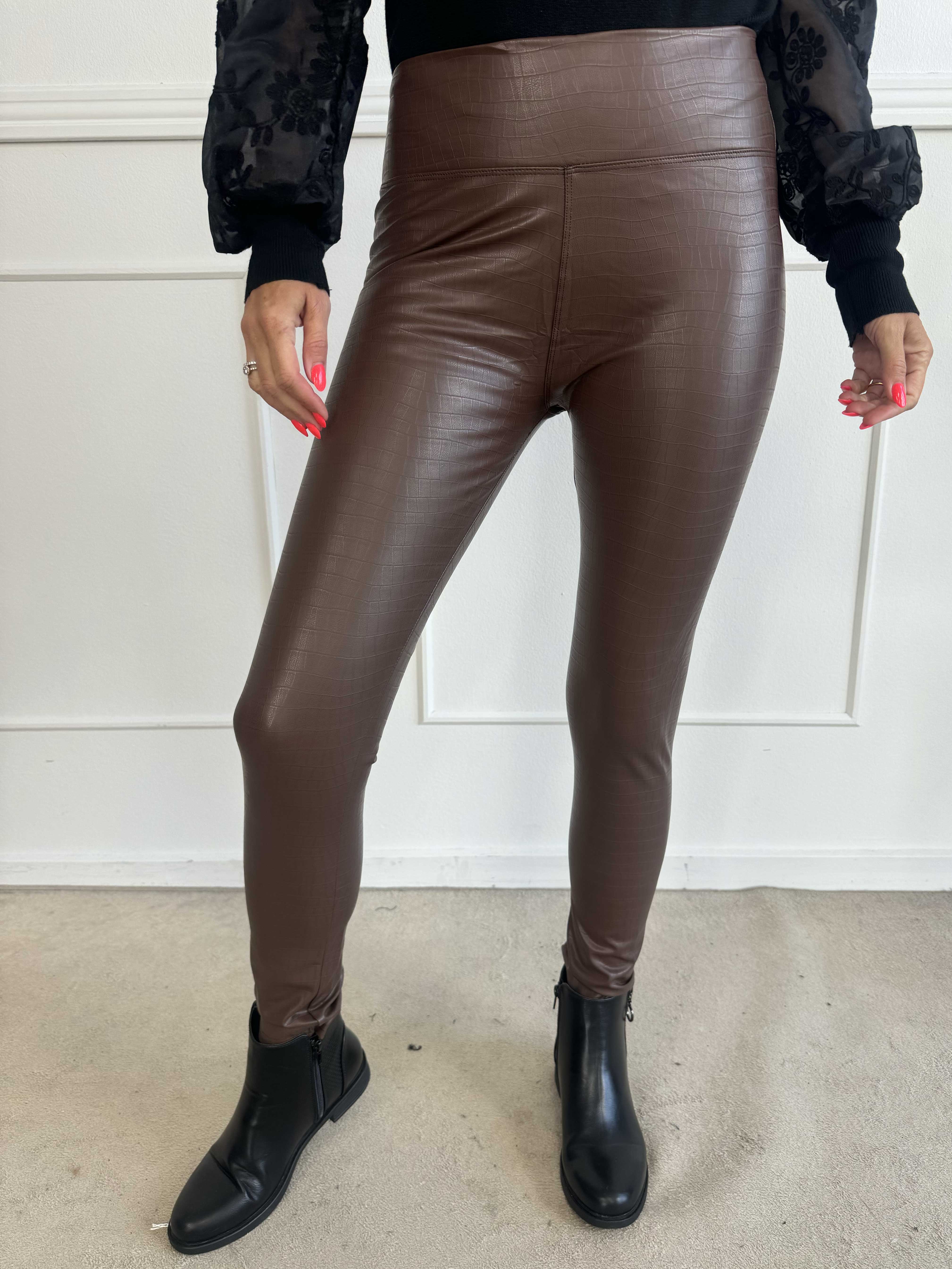 Hellu - Brune læderlook leggings med krokodille print