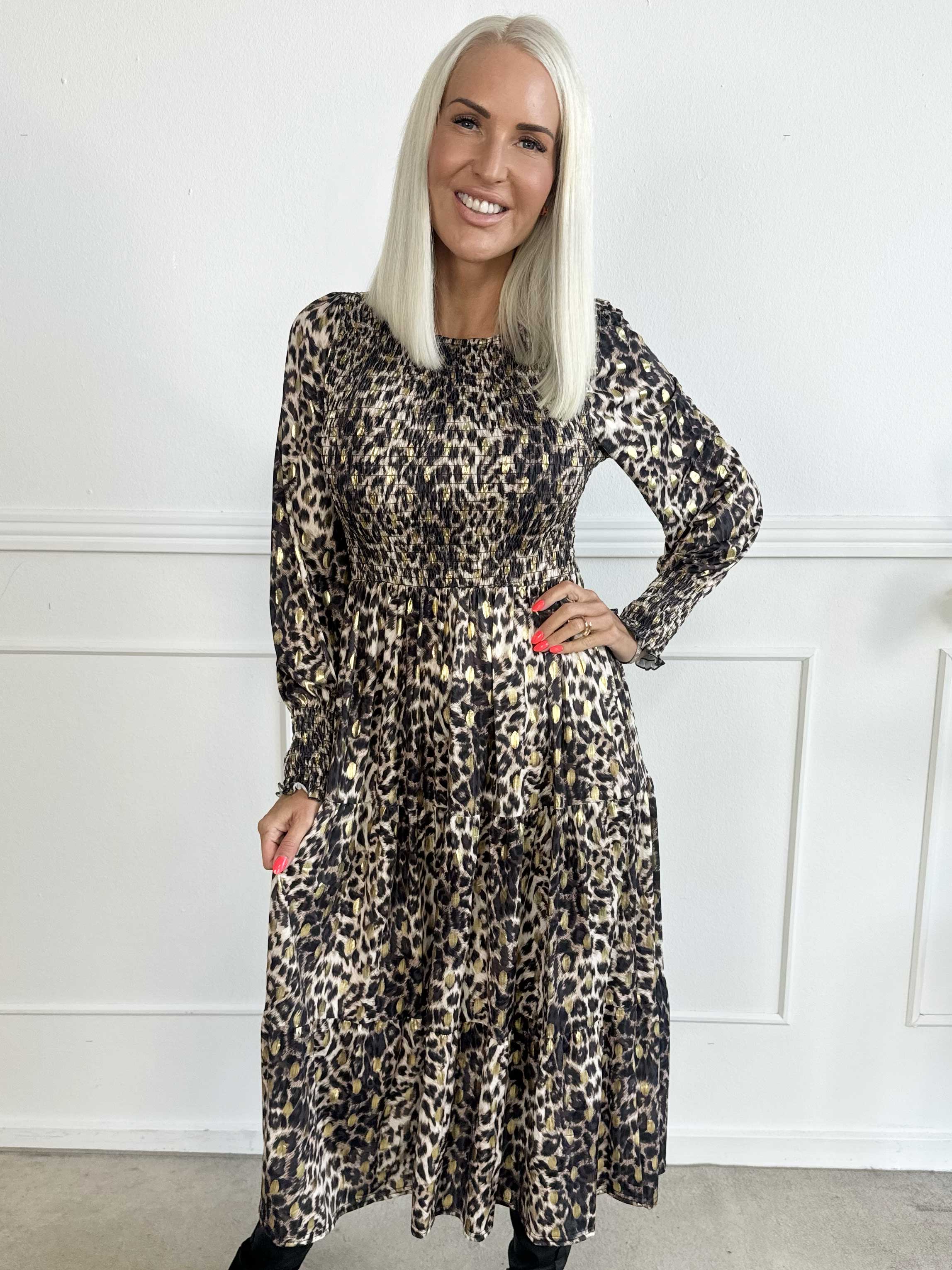 Kelly Animal Long - Elastisk kjole med smock henover brystet