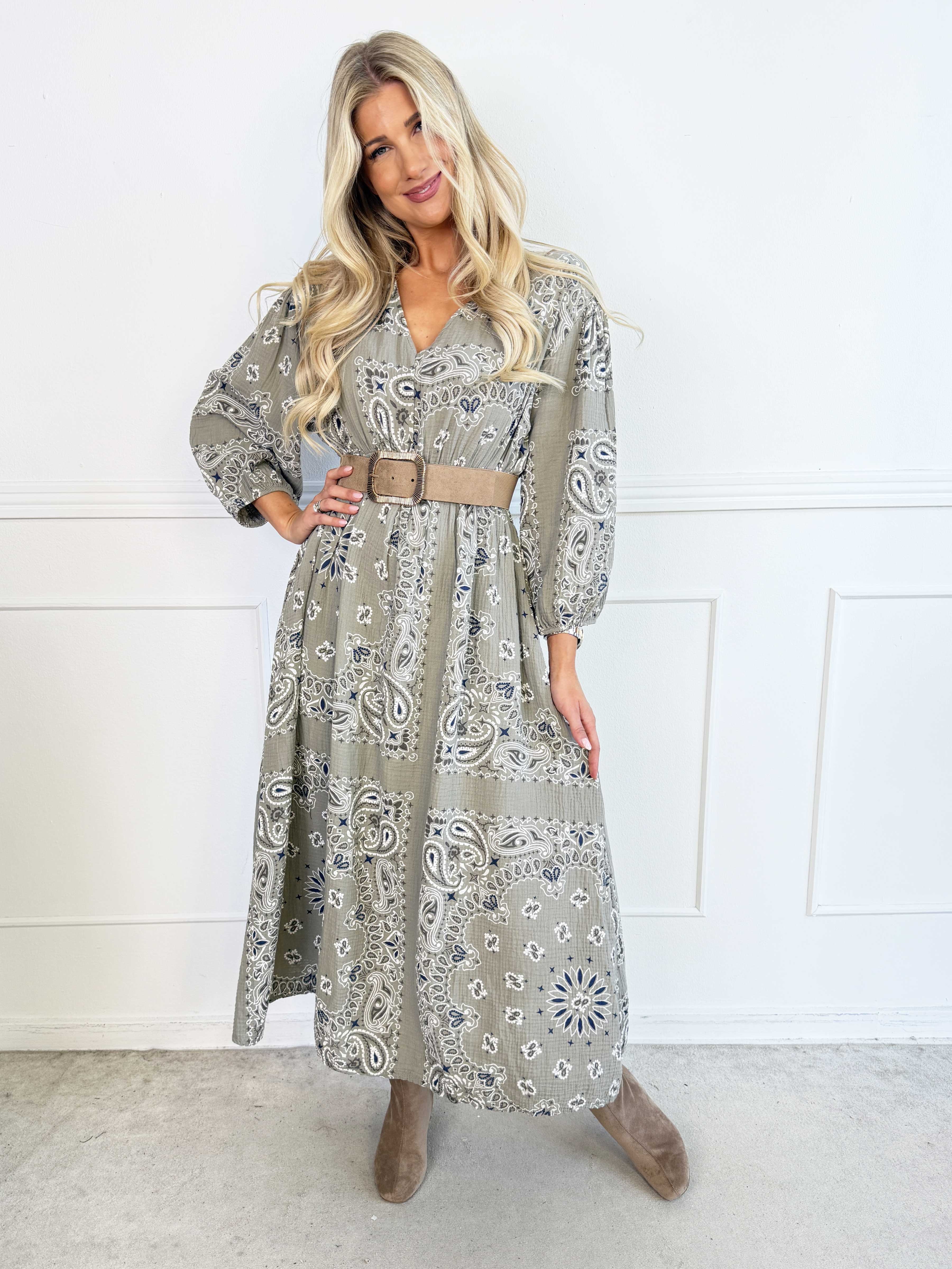 Jasmin Paisley - Plus size kjole i blød bomulds musselinstof med paisley mønster