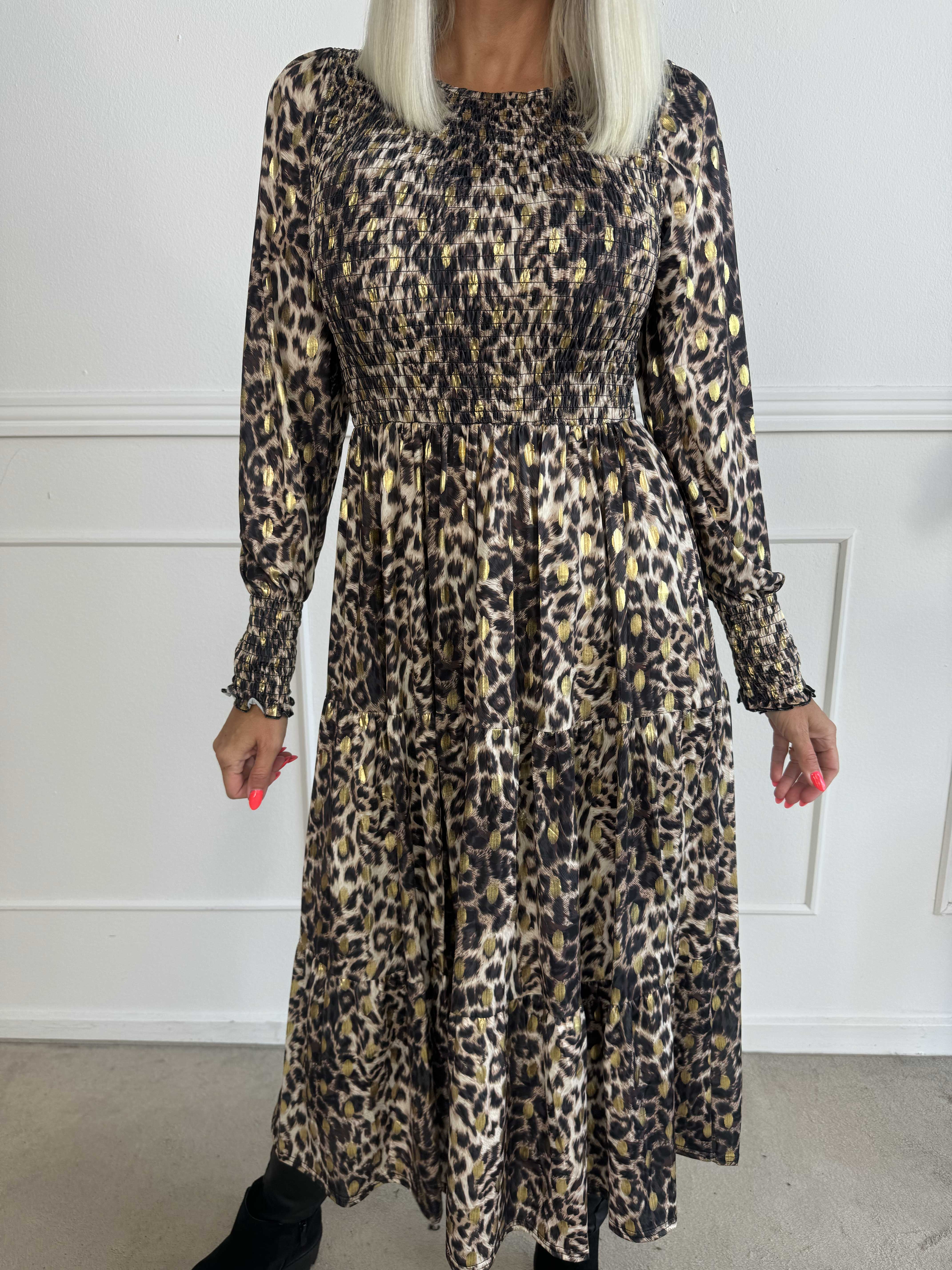 Kelly Animal Long - Elastisk kjole med smock henover brystet