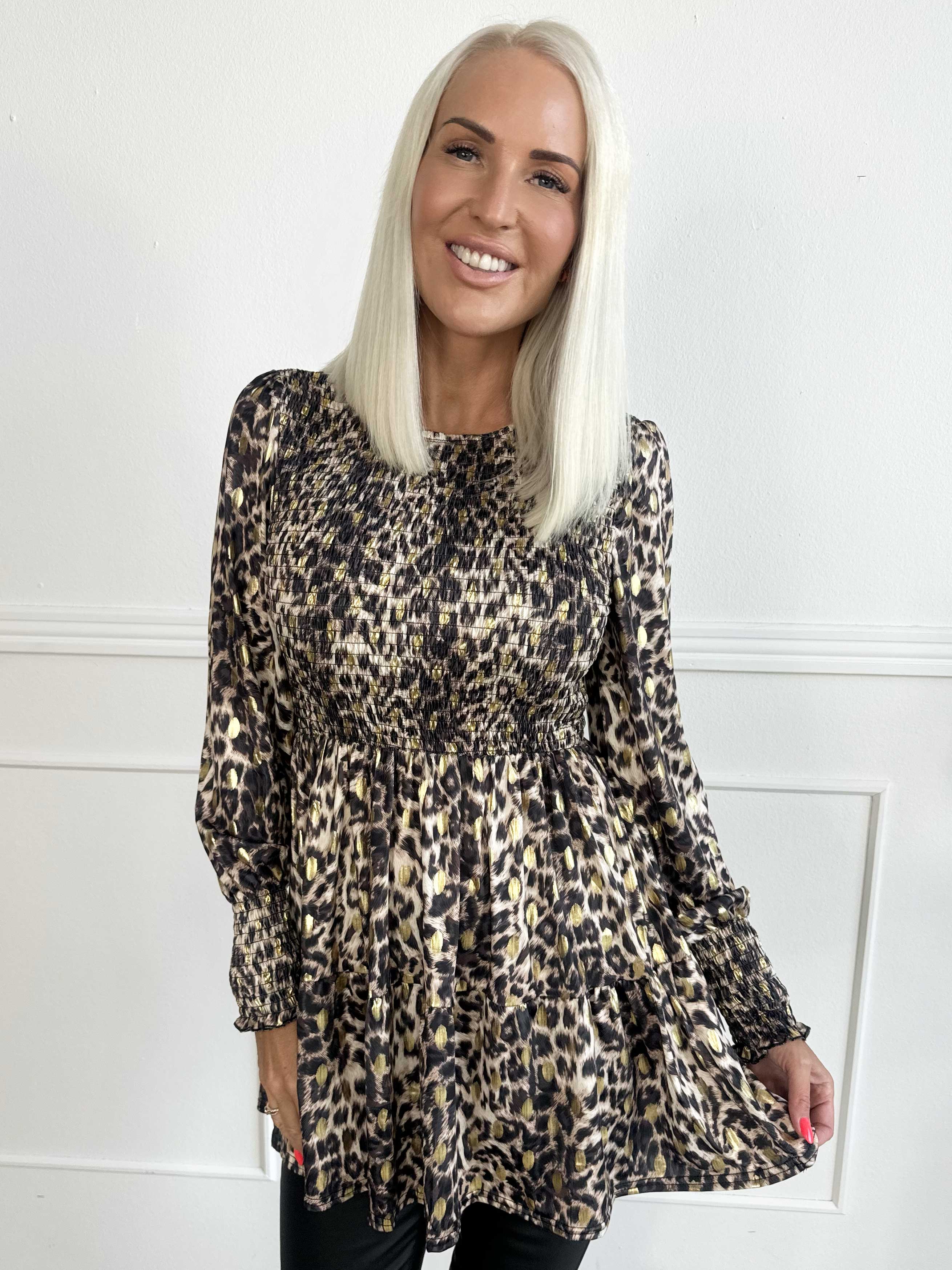 Kelly Animal Shirt - Elastisk bluse med smock henover brystet