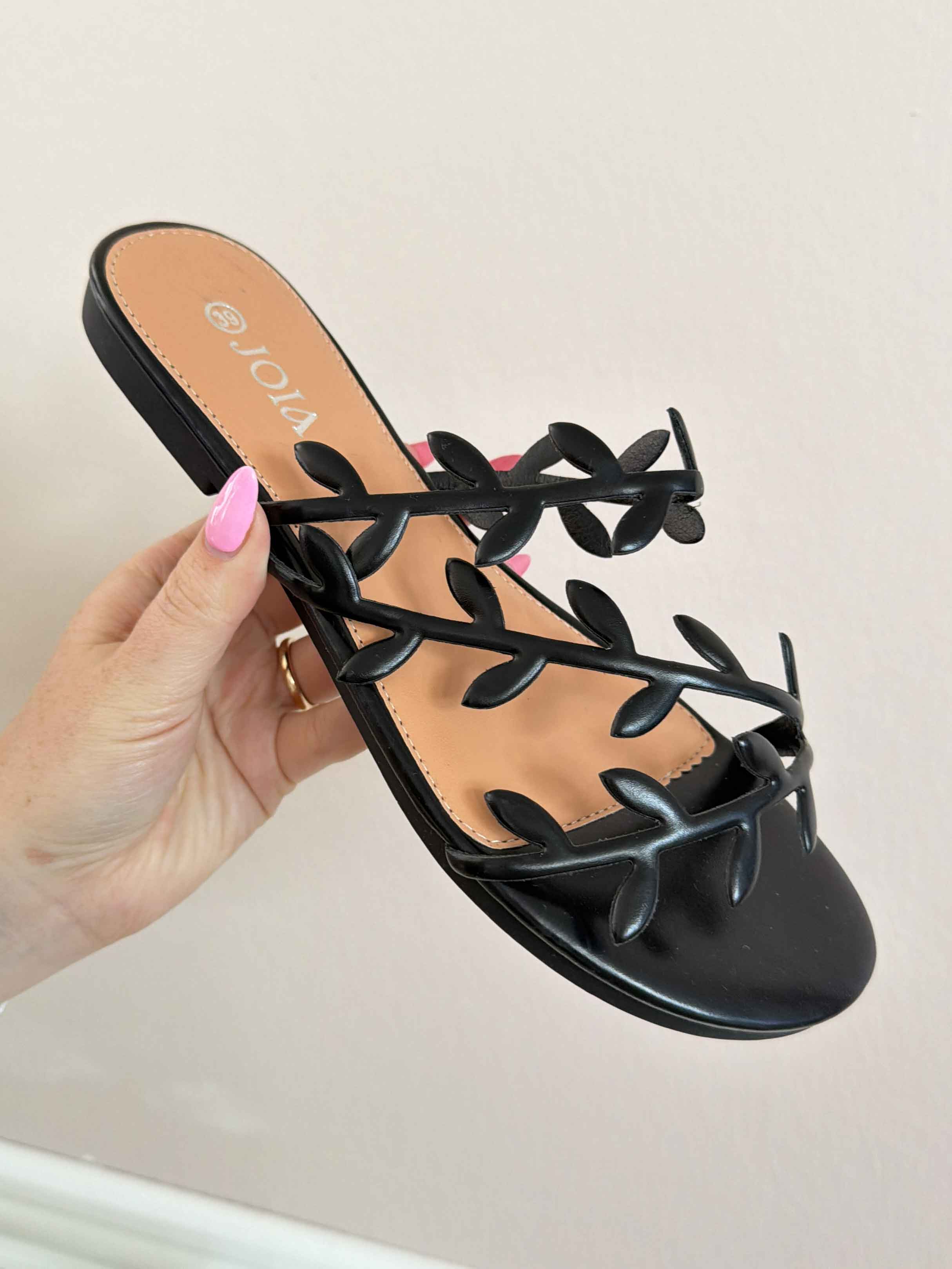 Estra - Sandal med remme formet som fine grene med blade