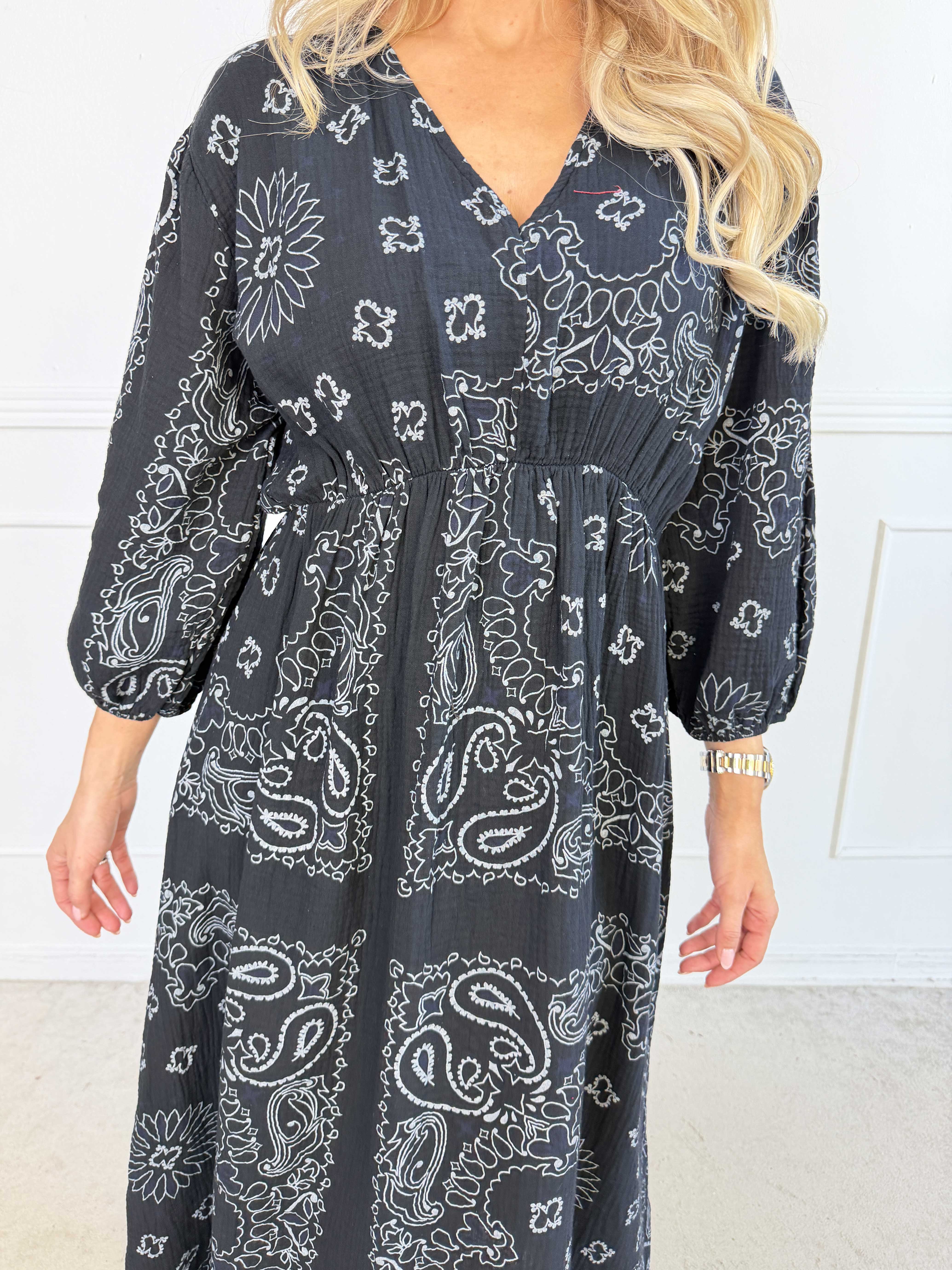 Jasmin Paisley - Plus size kjole i blød bomulds musselinstof med paisley mønster