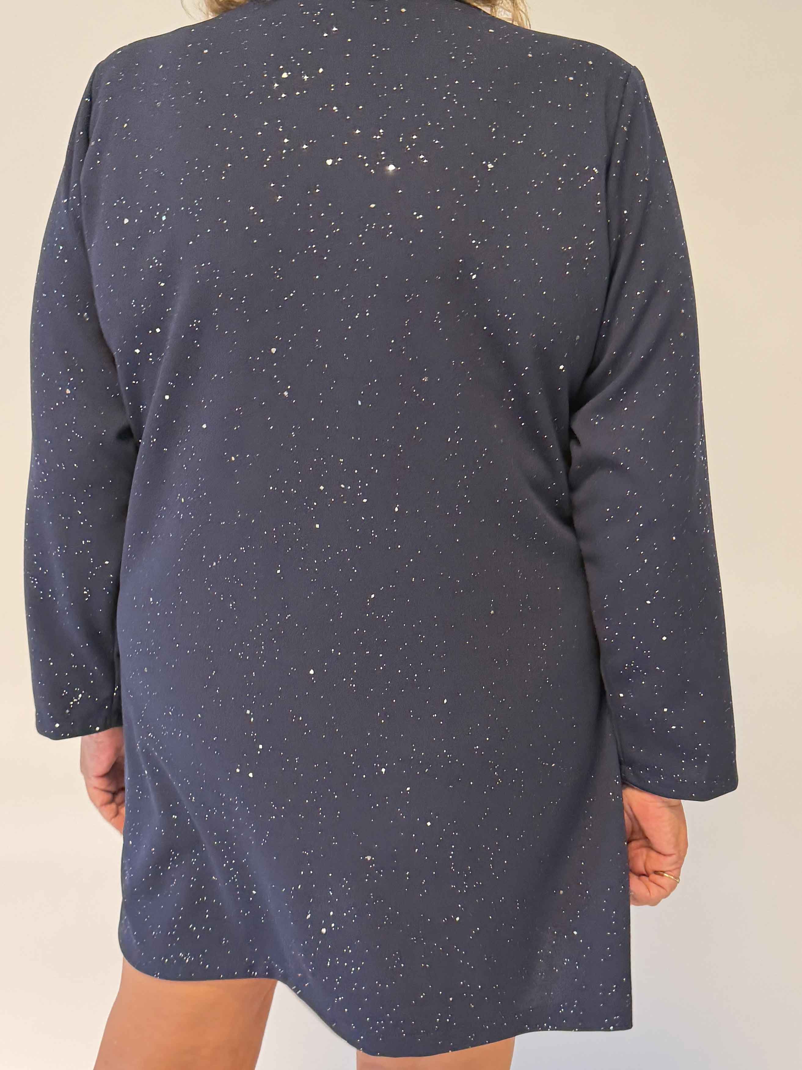Medea Long - Elegant plus size blazer med fint glimmerstøv, der giver et eksklusivt look