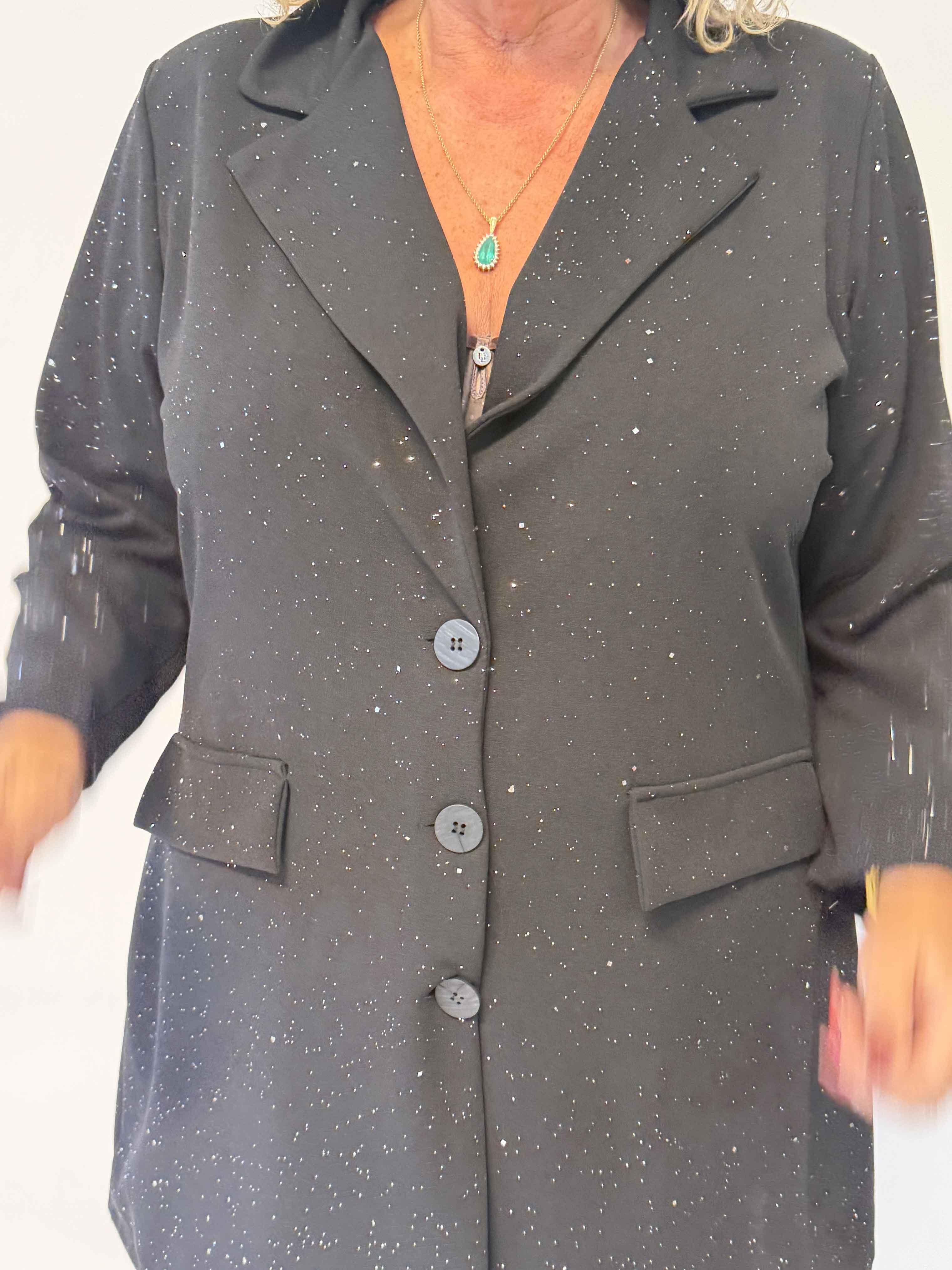 Medea Long - Elegant plus size blazer med fint glimmerstøv, der giver et eksklusivt look