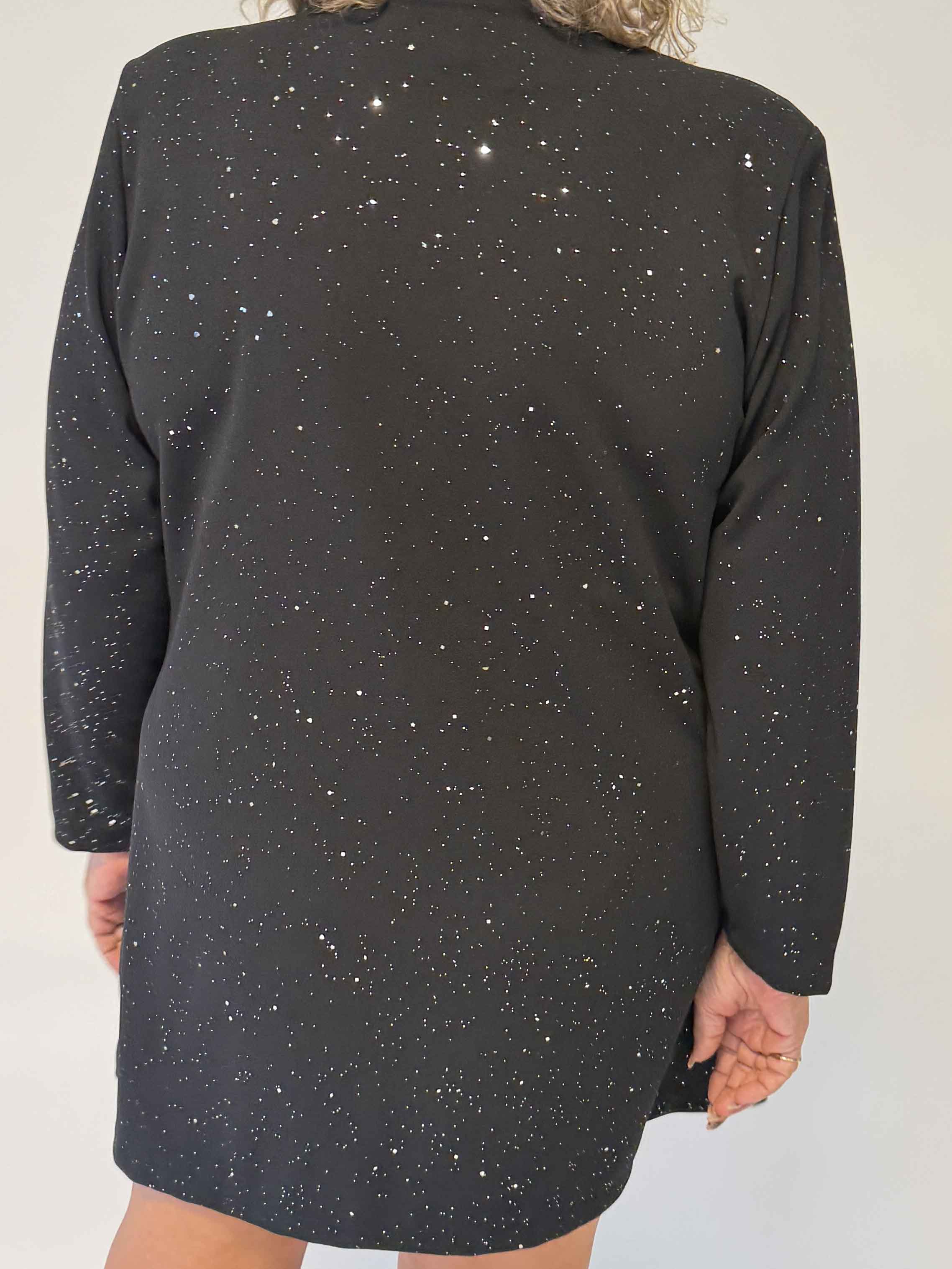 Medea Long - Elegant plus size blazer med fint glimmerstøv, der giver et eksklusivt look