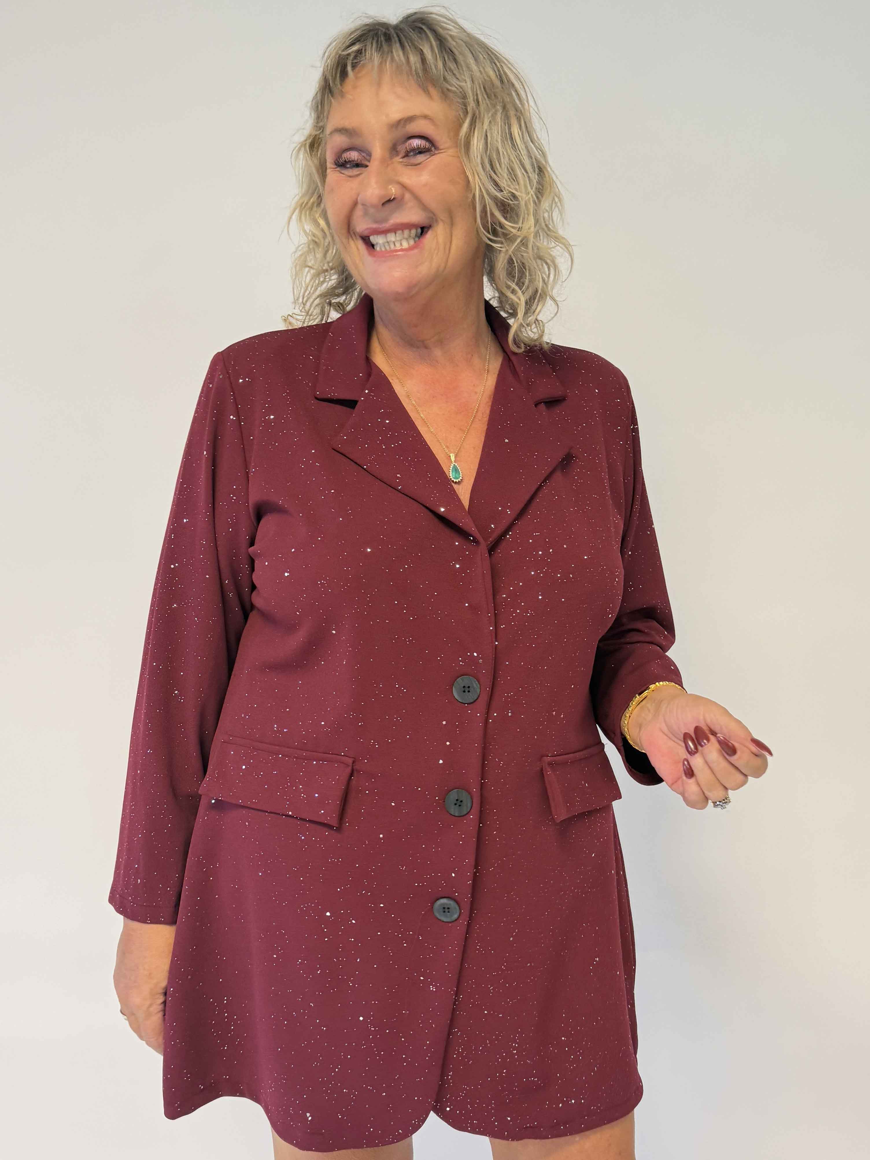 Medea Long - Elegant plus size blazer med fint glimmerstøv, der giver et eksklusivt look