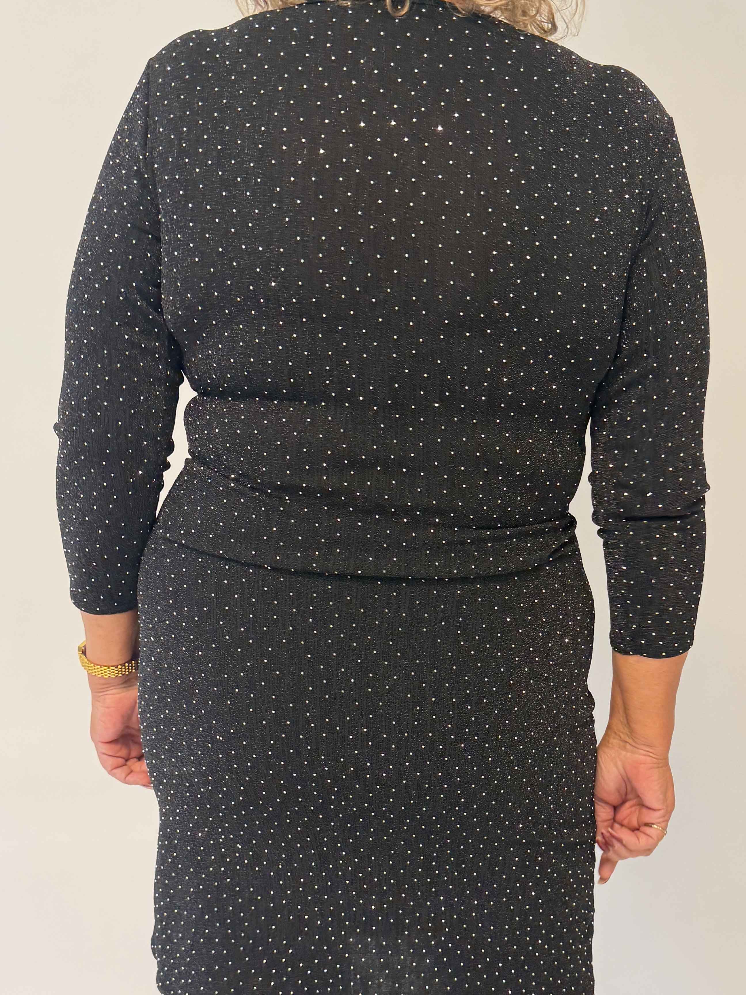 Kata - Glitrende plus size kjole med slå-om-look, masser af stretch og fine glimmertråde