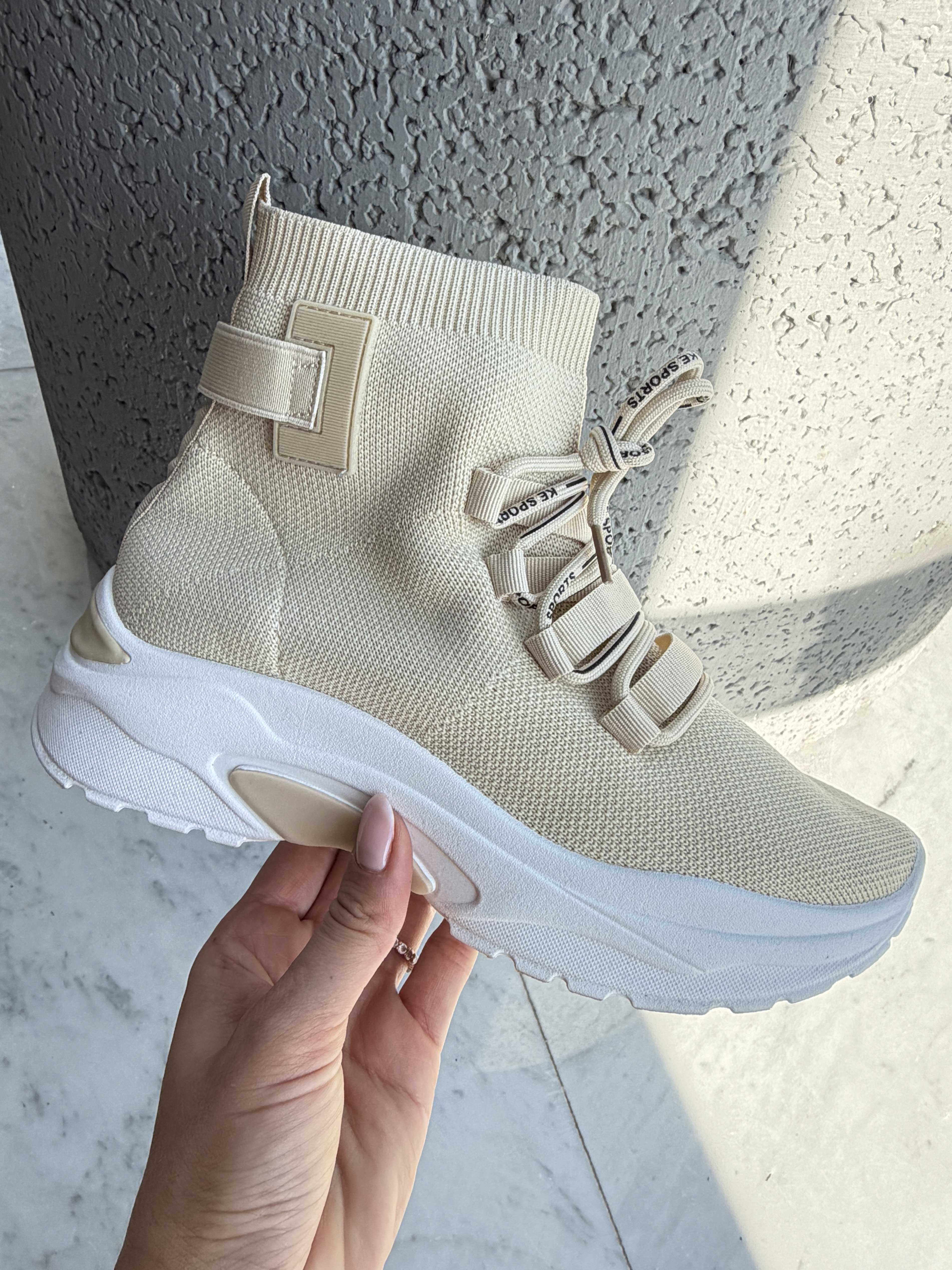 Deysi - Trendy sokkesneakers med tekstdetaljer på snørebåndene