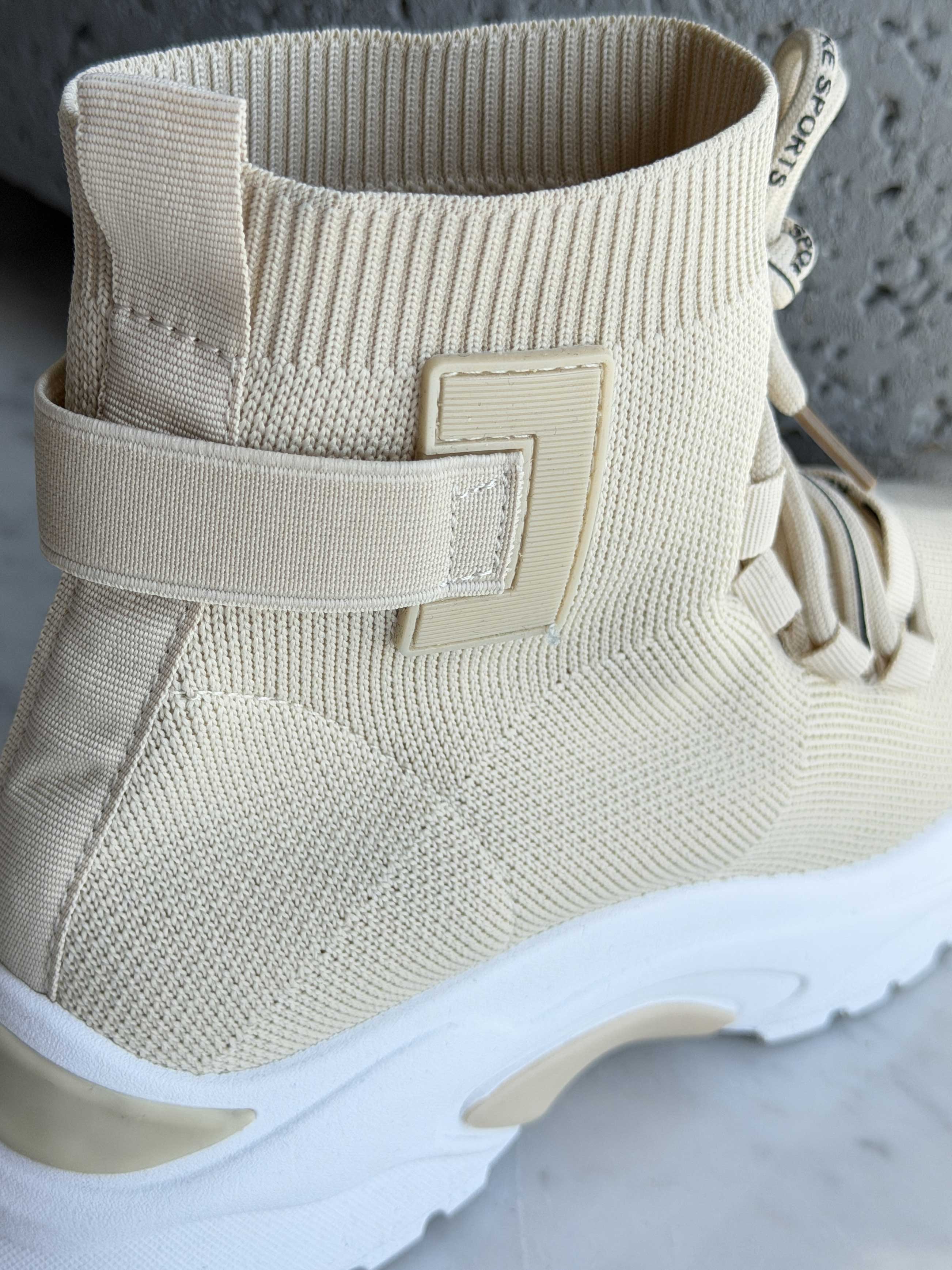Deysi - Trendy sokkesneakers med tekstdetaljer på snørebåndene