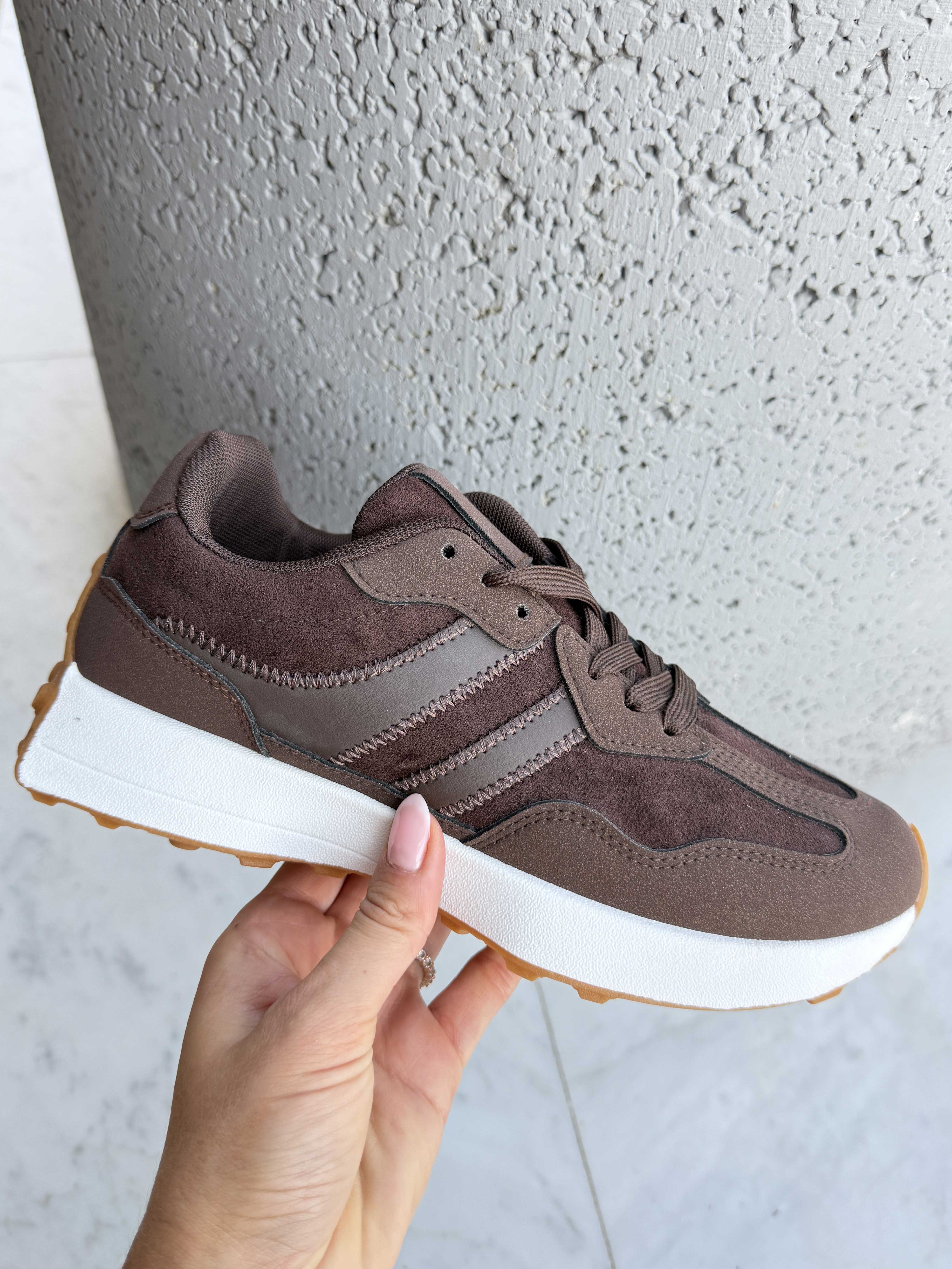 Elva - Sneakers i ruskindslook med hvid sål