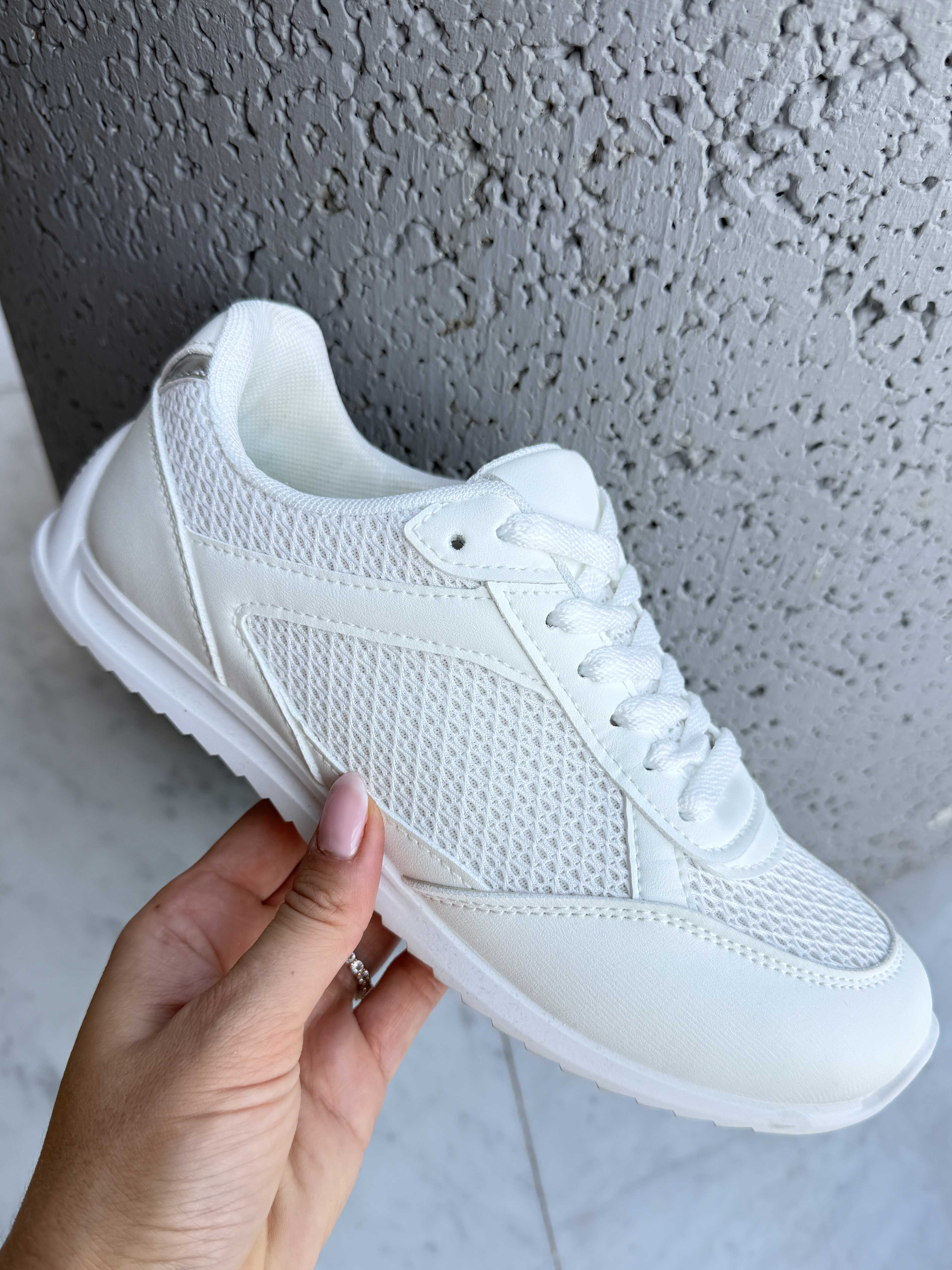 Gaidia - Hvide sporty sneakers med let og luftigt netdesign