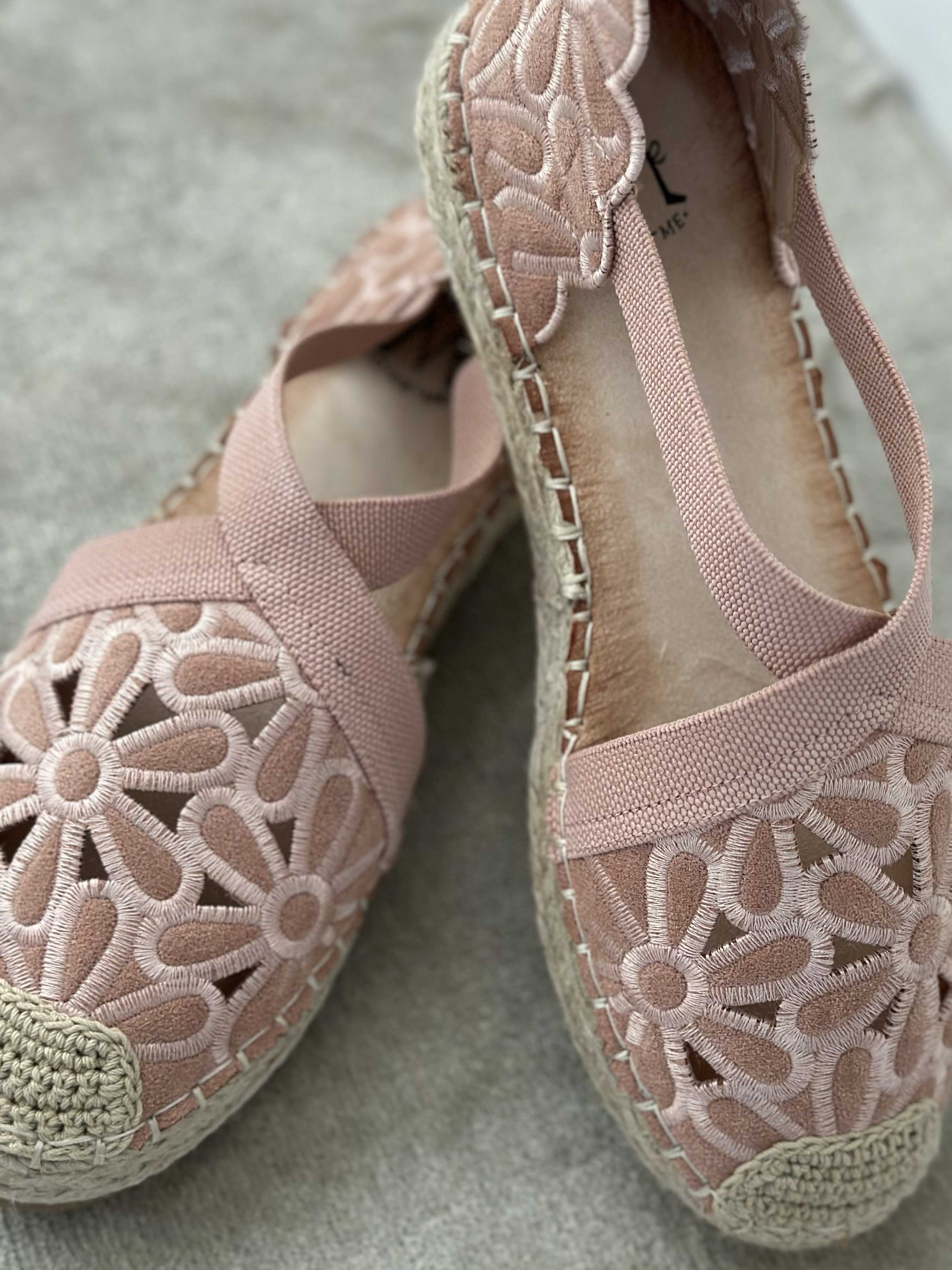 Annica - Søde sandaler med blomster og elastikstrop