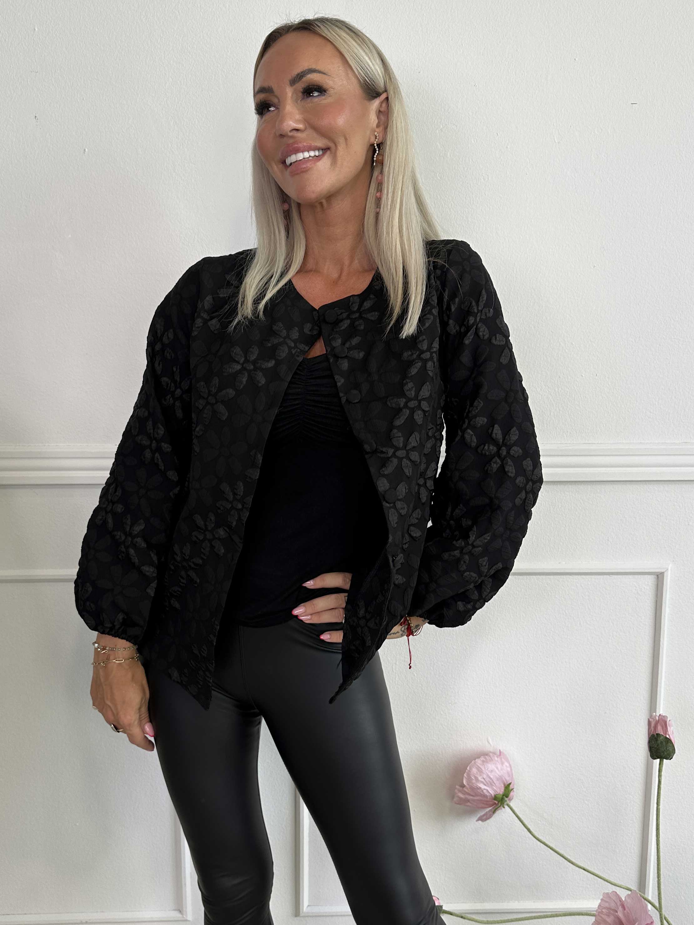 Bethany - Let skjortejakke med blomstermotiver