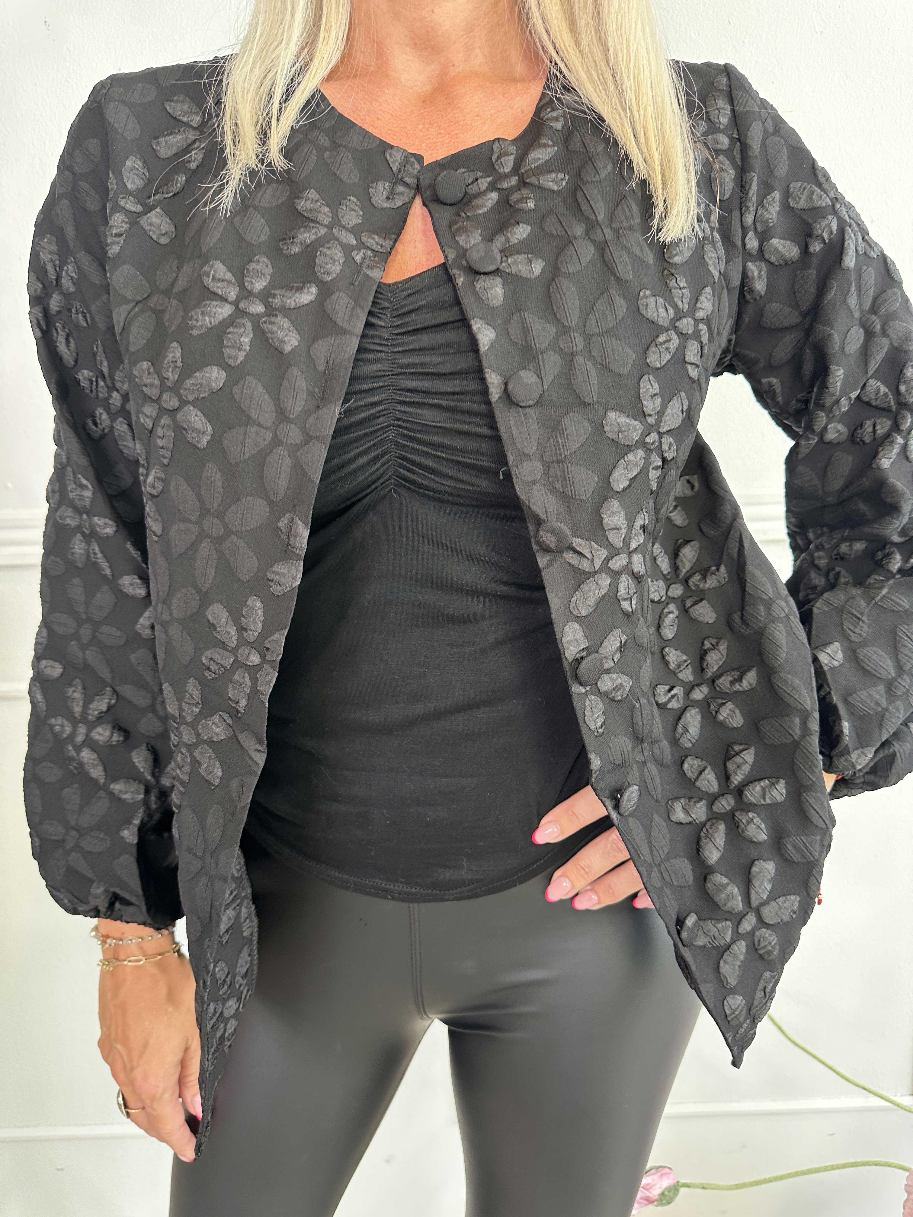 Bethany - Let skjortejakke med blomstermotiver