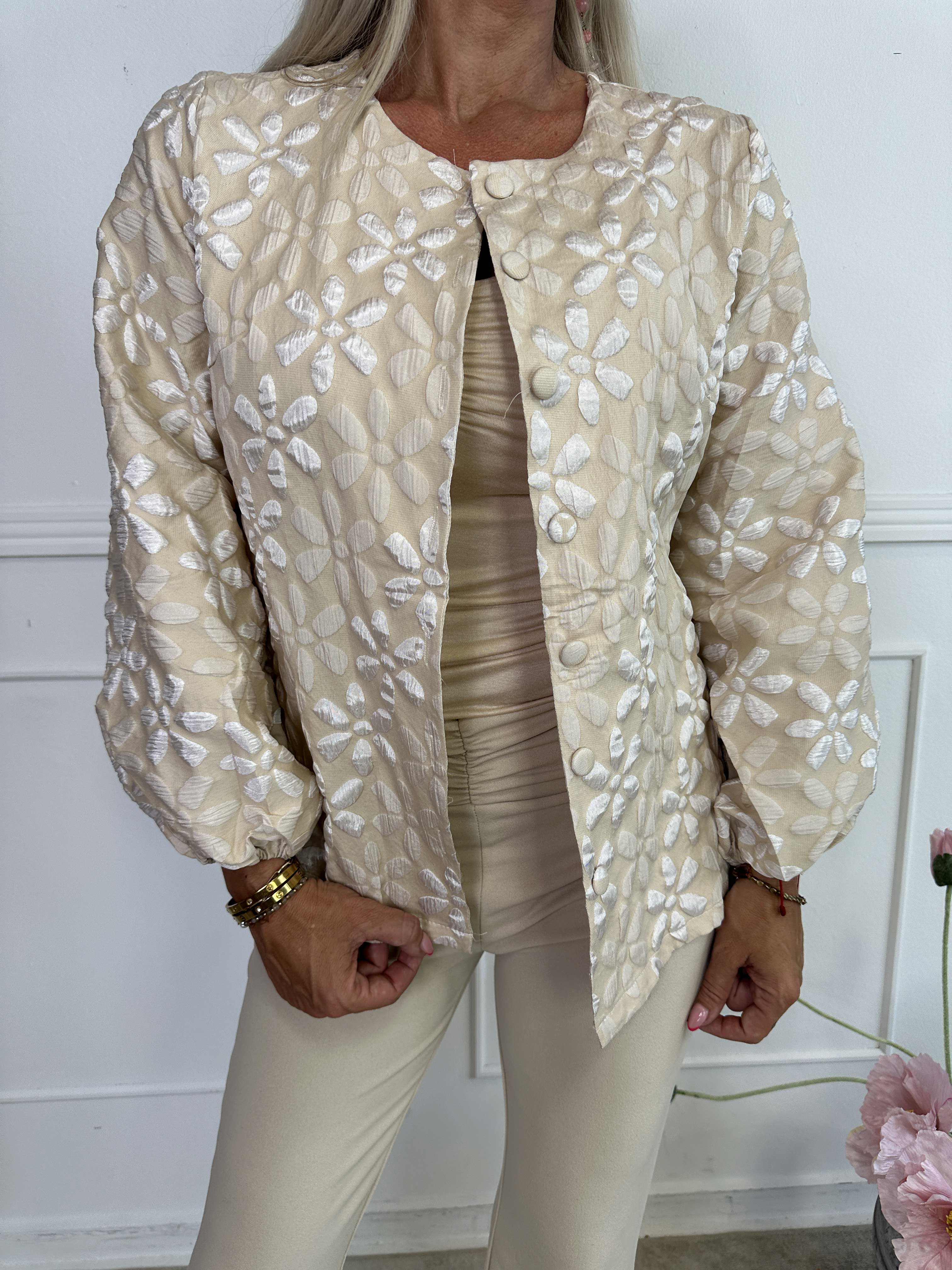 Bethany - Let skjortejakke med blomstermotiver