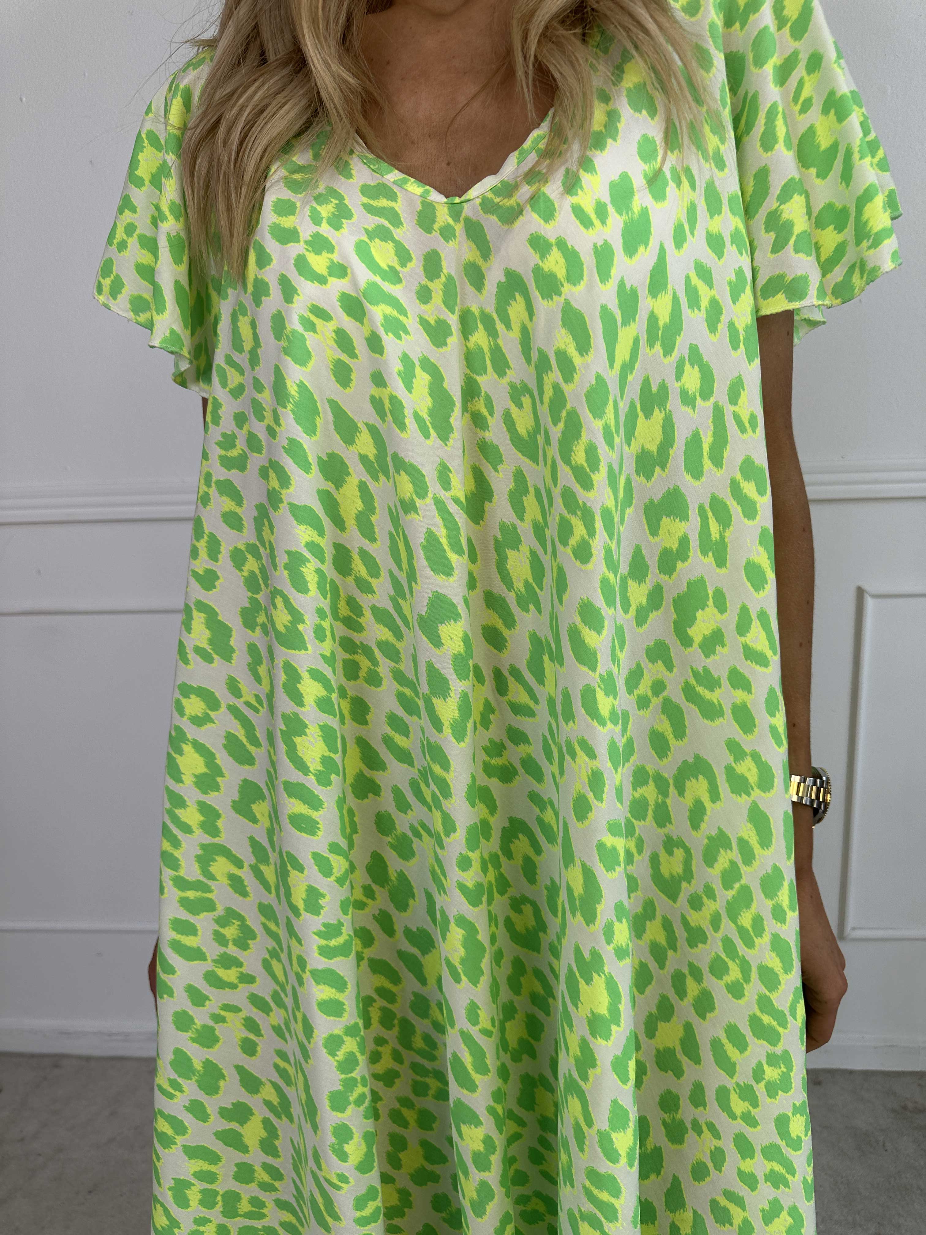 Chione - Sød kjole i a facon med leopardprint