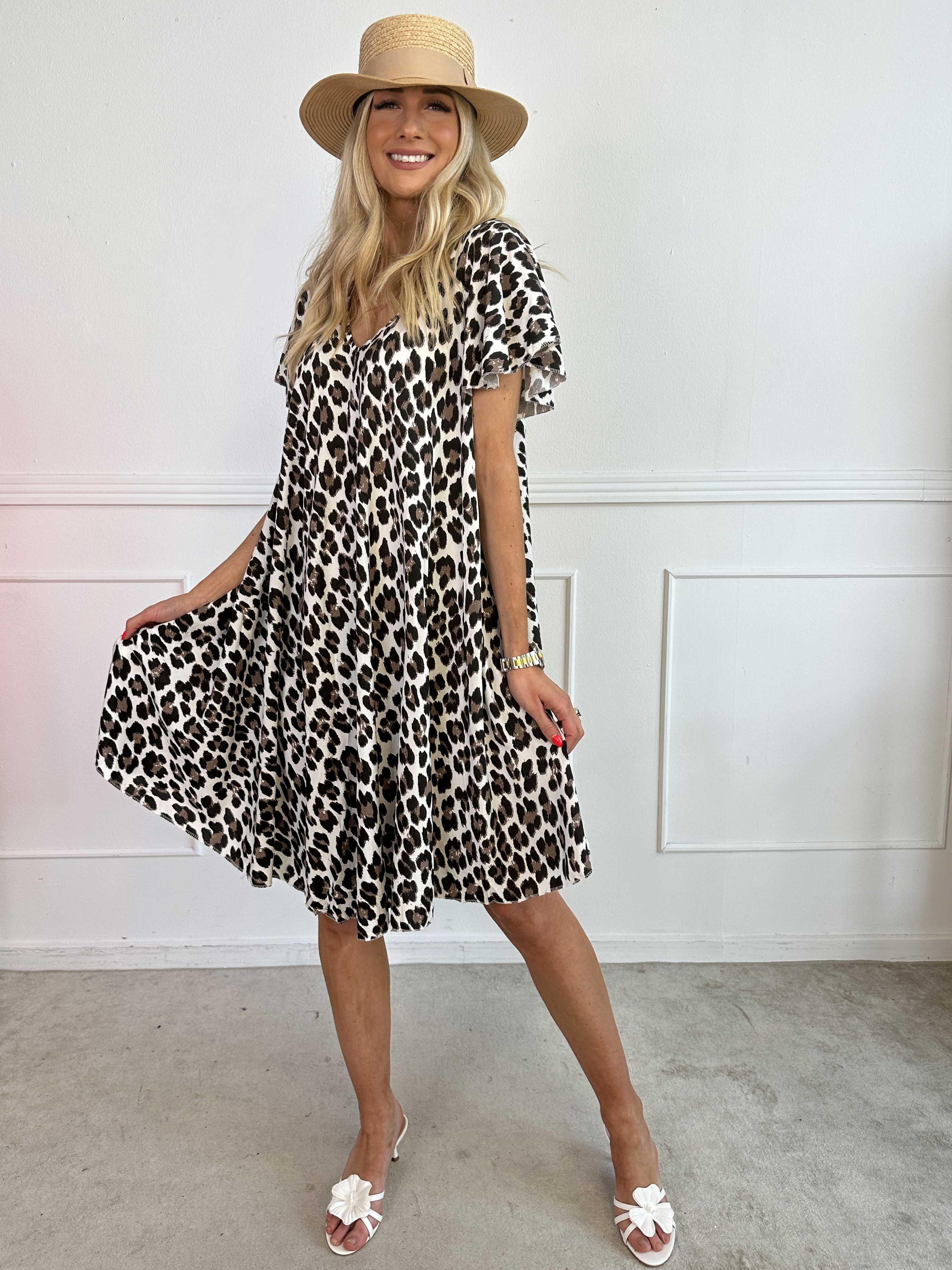 Chione - Sød kjole i a facon med leopardprint