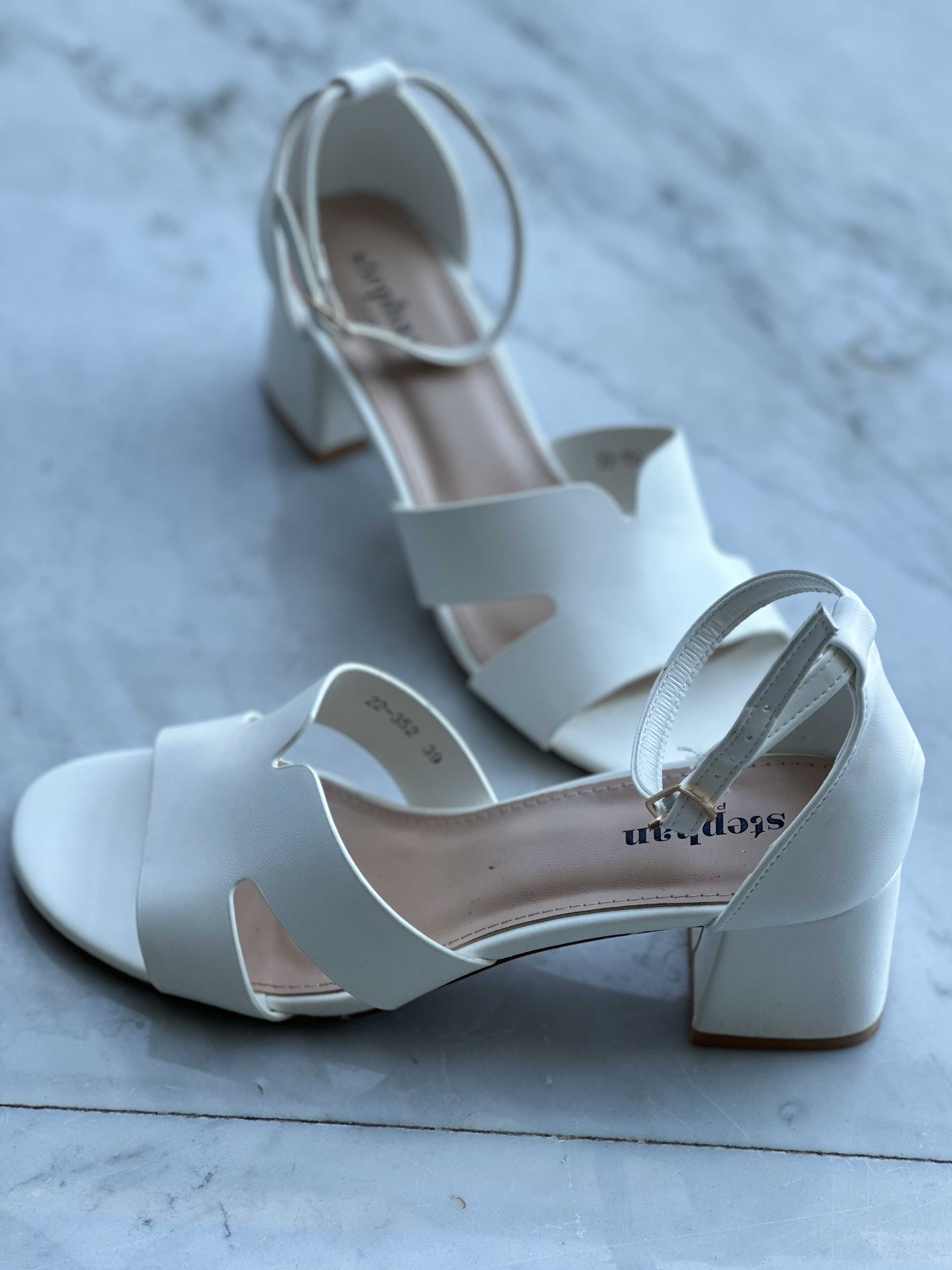 Eleonora - Sød sandal med lille hæl