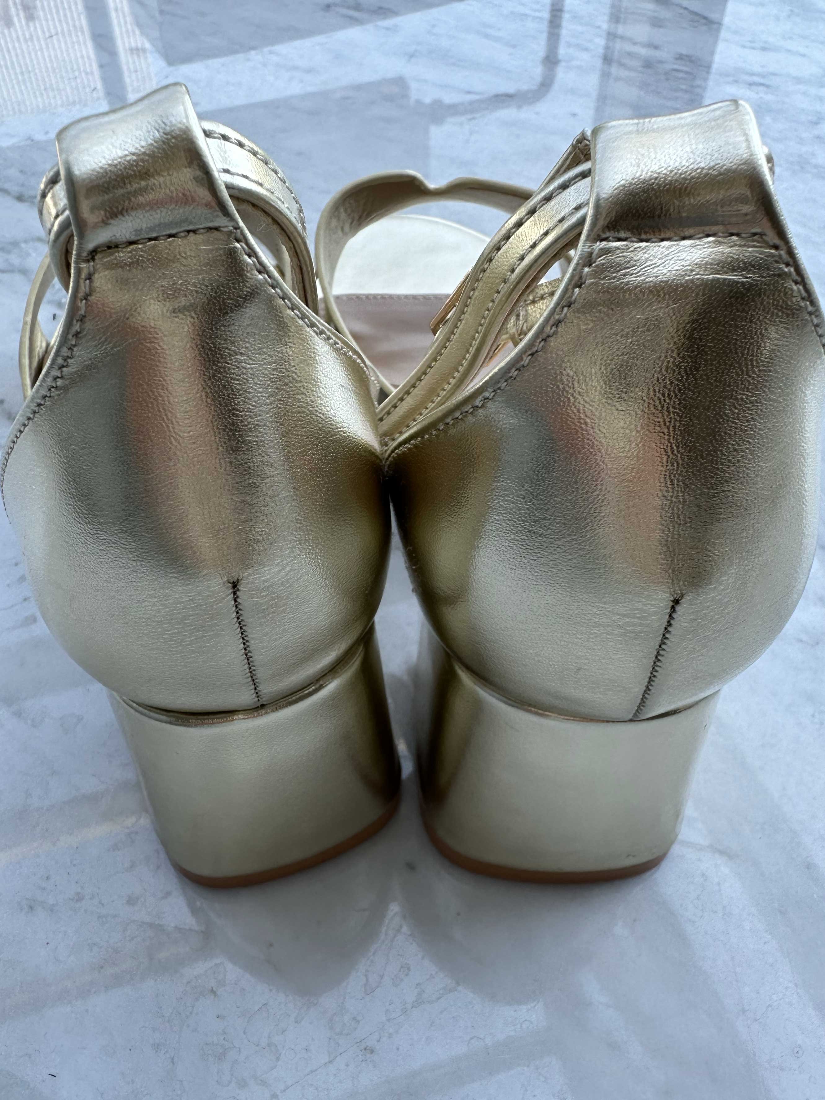 Eleonora - Sød sandal med lille hæl