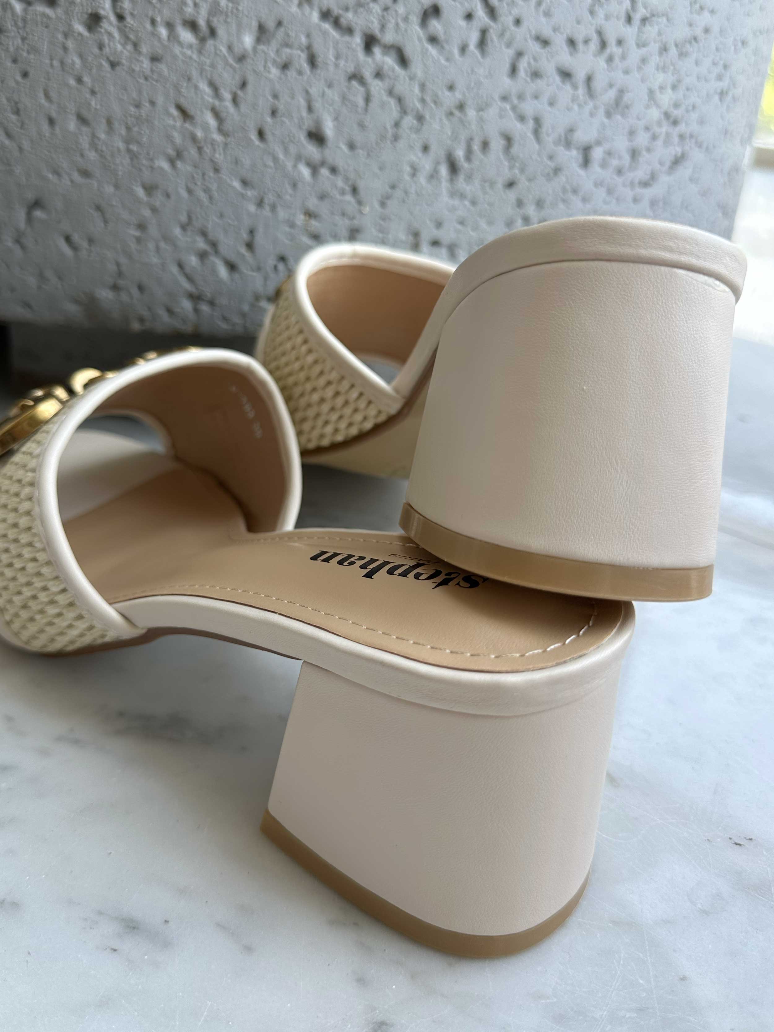 Lida - Søde sandaler med spænde og lille hæl