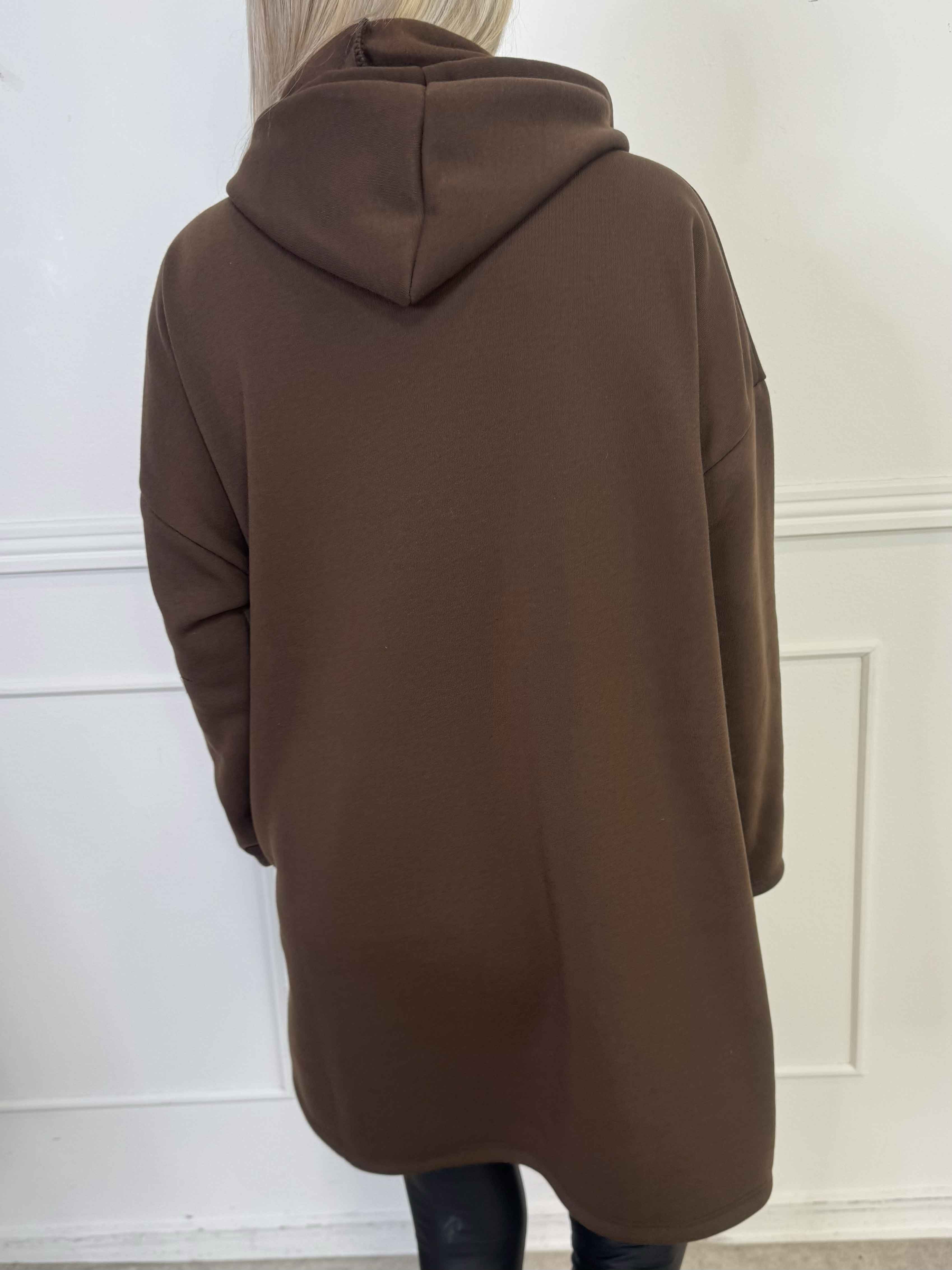 Perrine - Hoodiekjole med VOGUE tryk med lommer