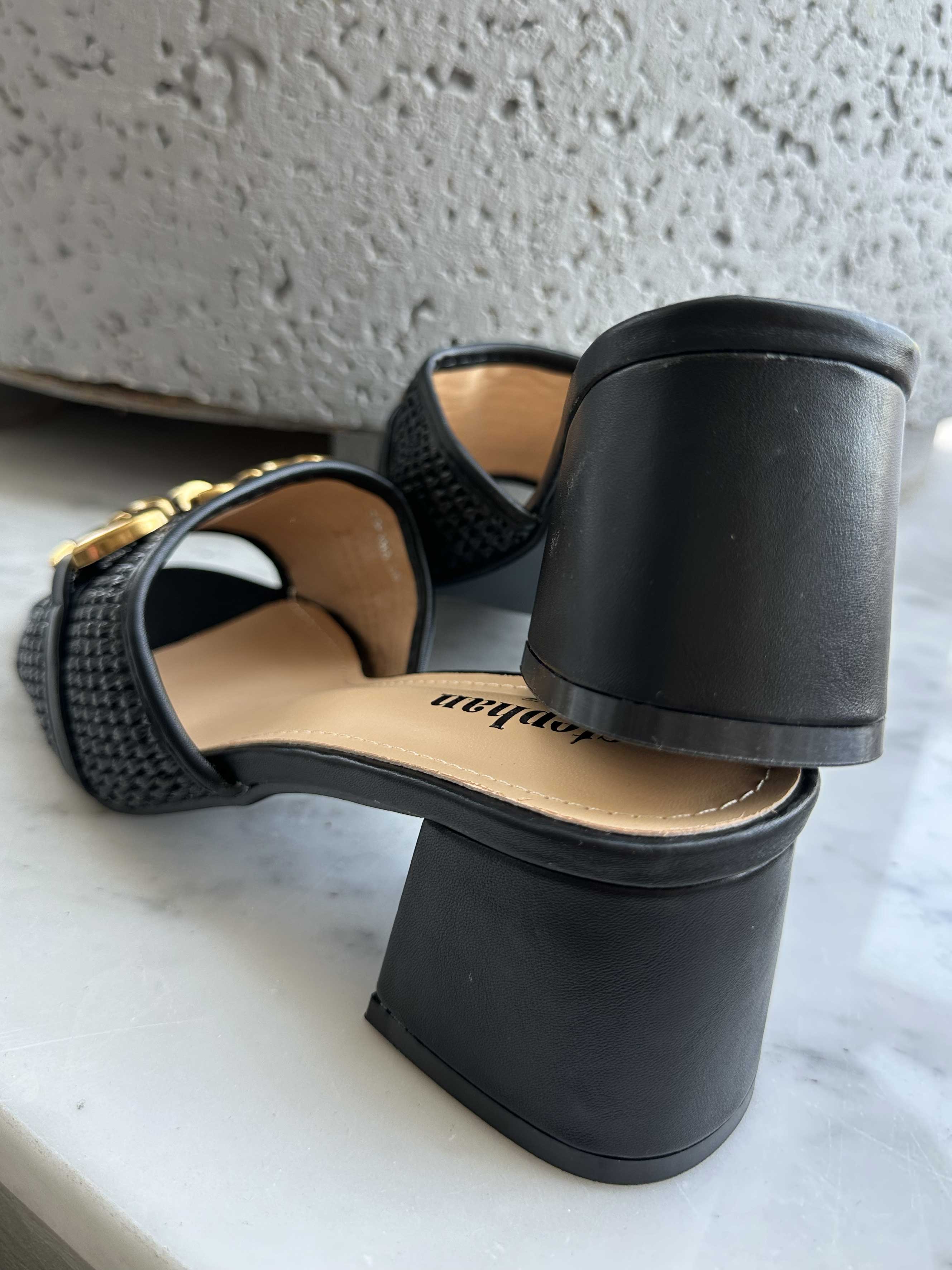 Lida - Søde sandaler med spænde og lille hæl