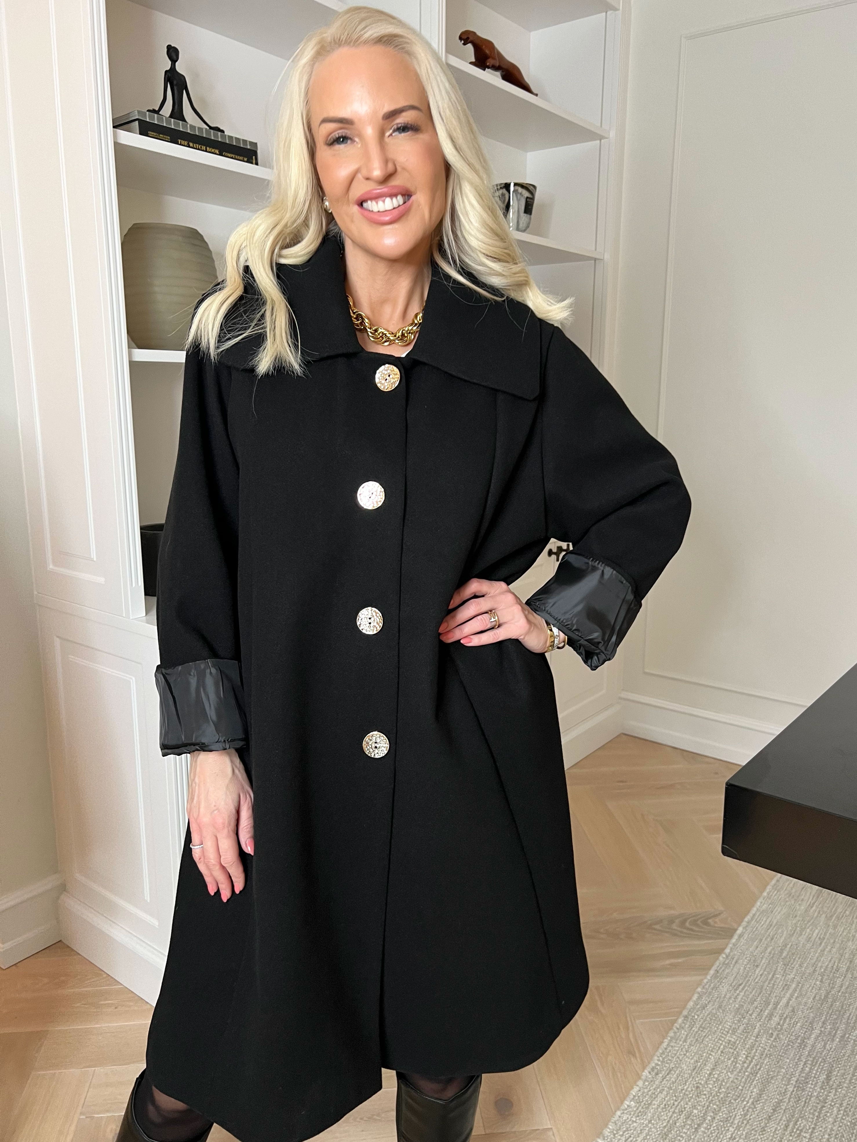 Yalena - Klassisk frakke i A-facon med lommer