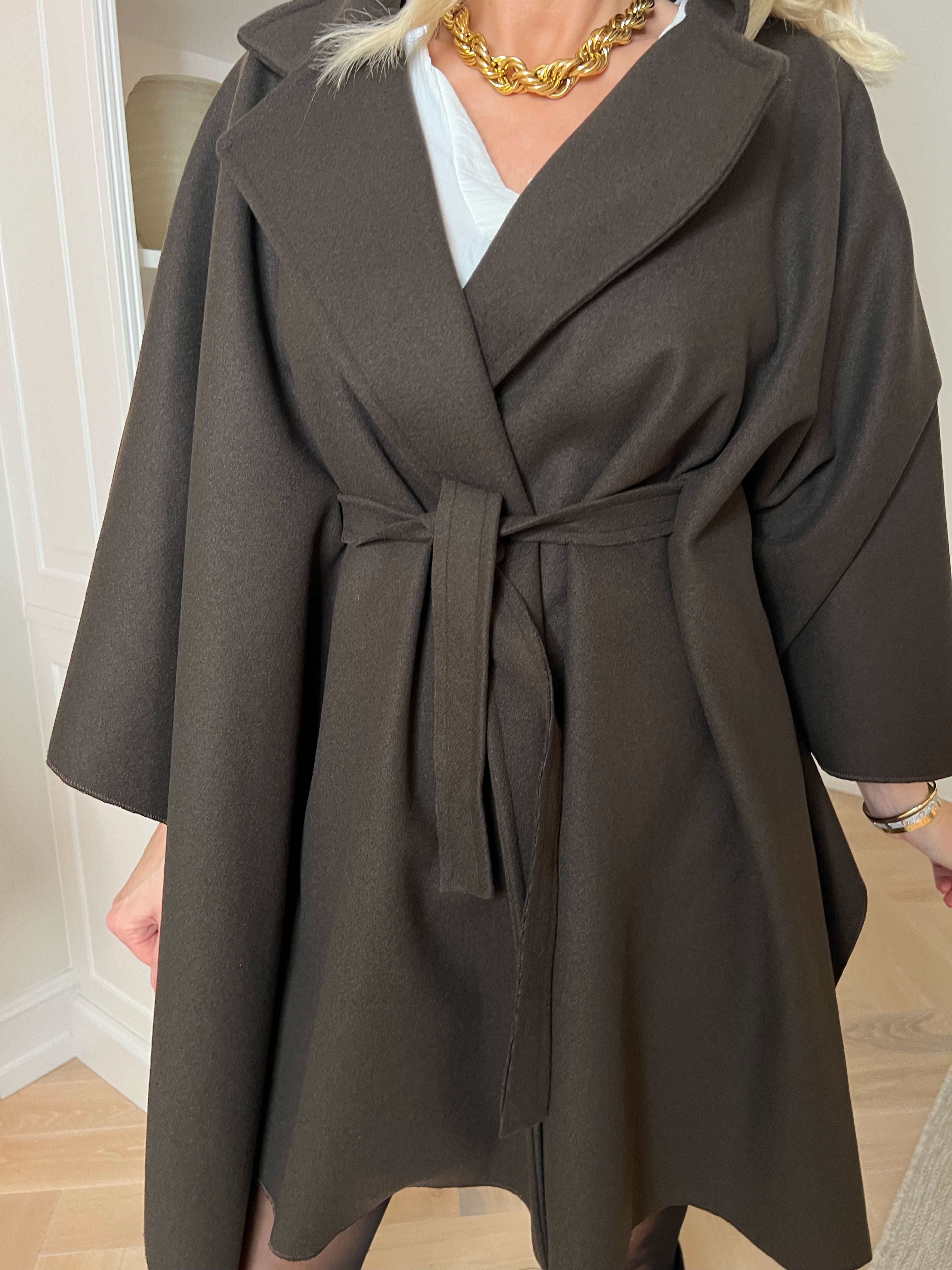 Zanna - Klassisk åben frakke med bælte i taljen