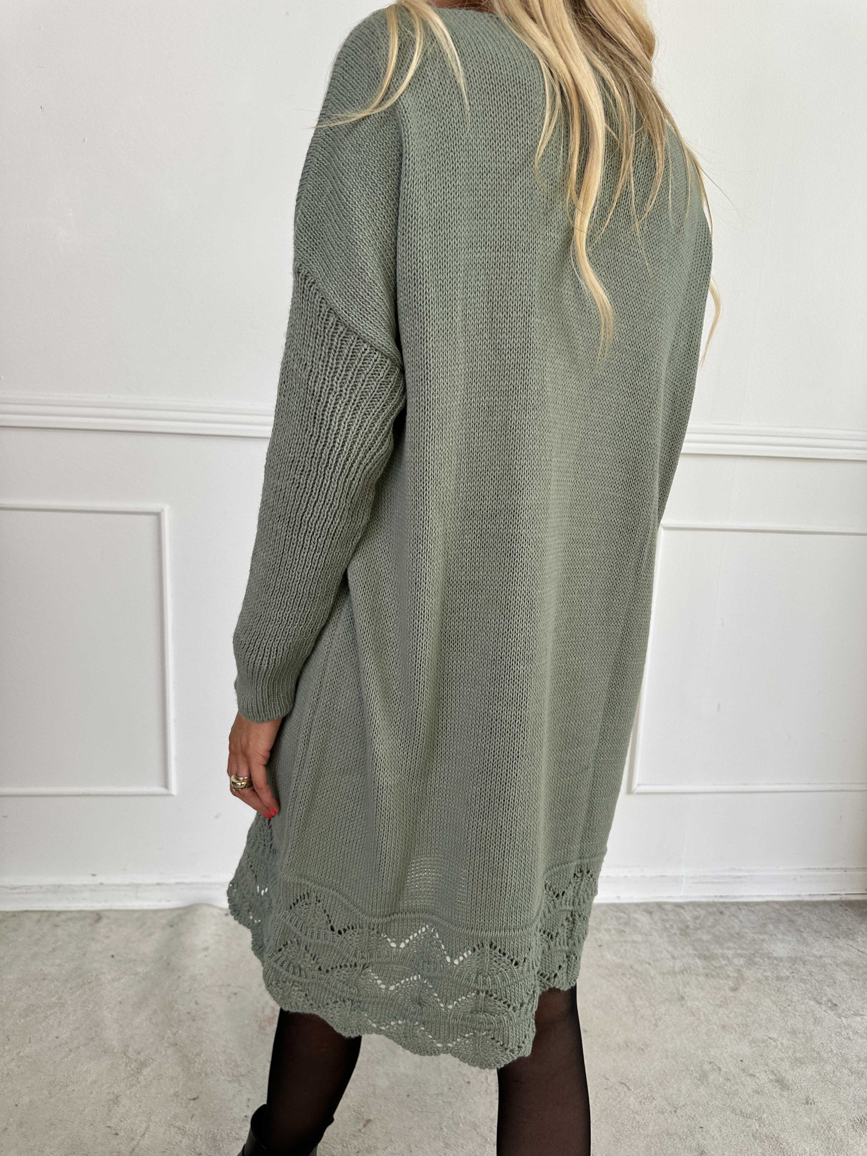 Rebeca Gold - Strikbluse med VOGUE og mønster forneden