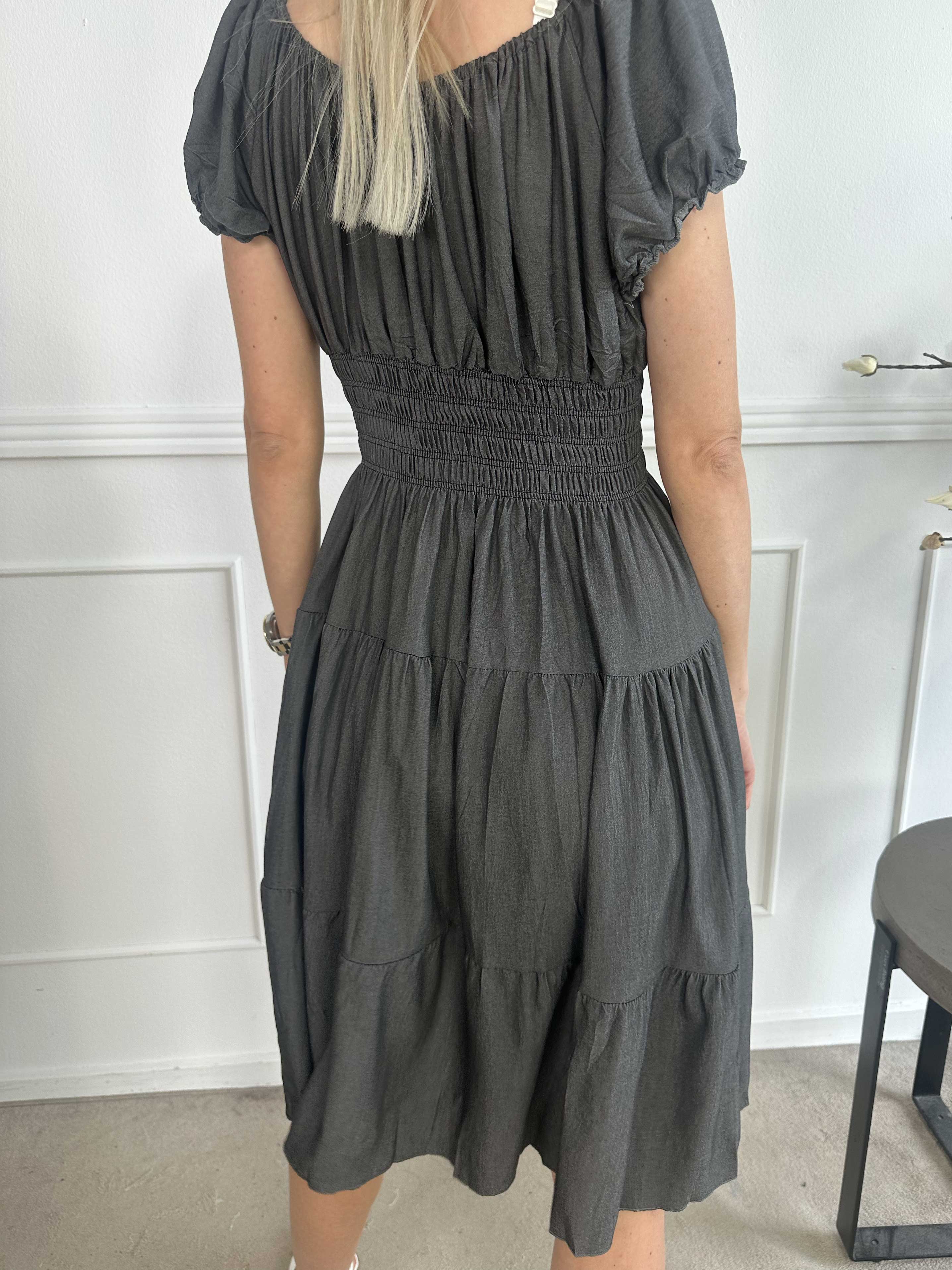 Alexina Short - Kort kjole i denimlook med elastik i taljen