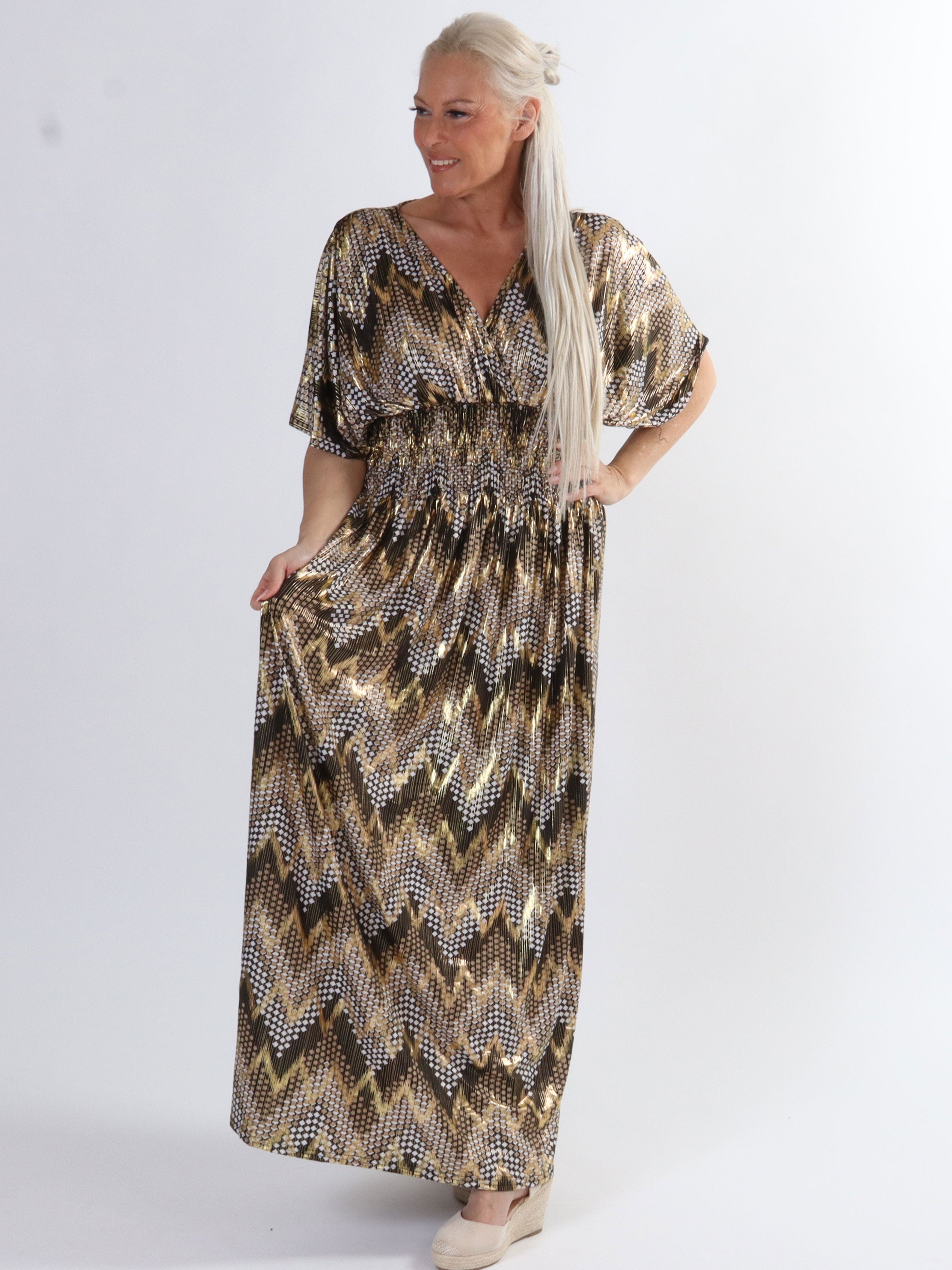 Pams pattern - Lang elastisk plus size kjole i krølfrit stof