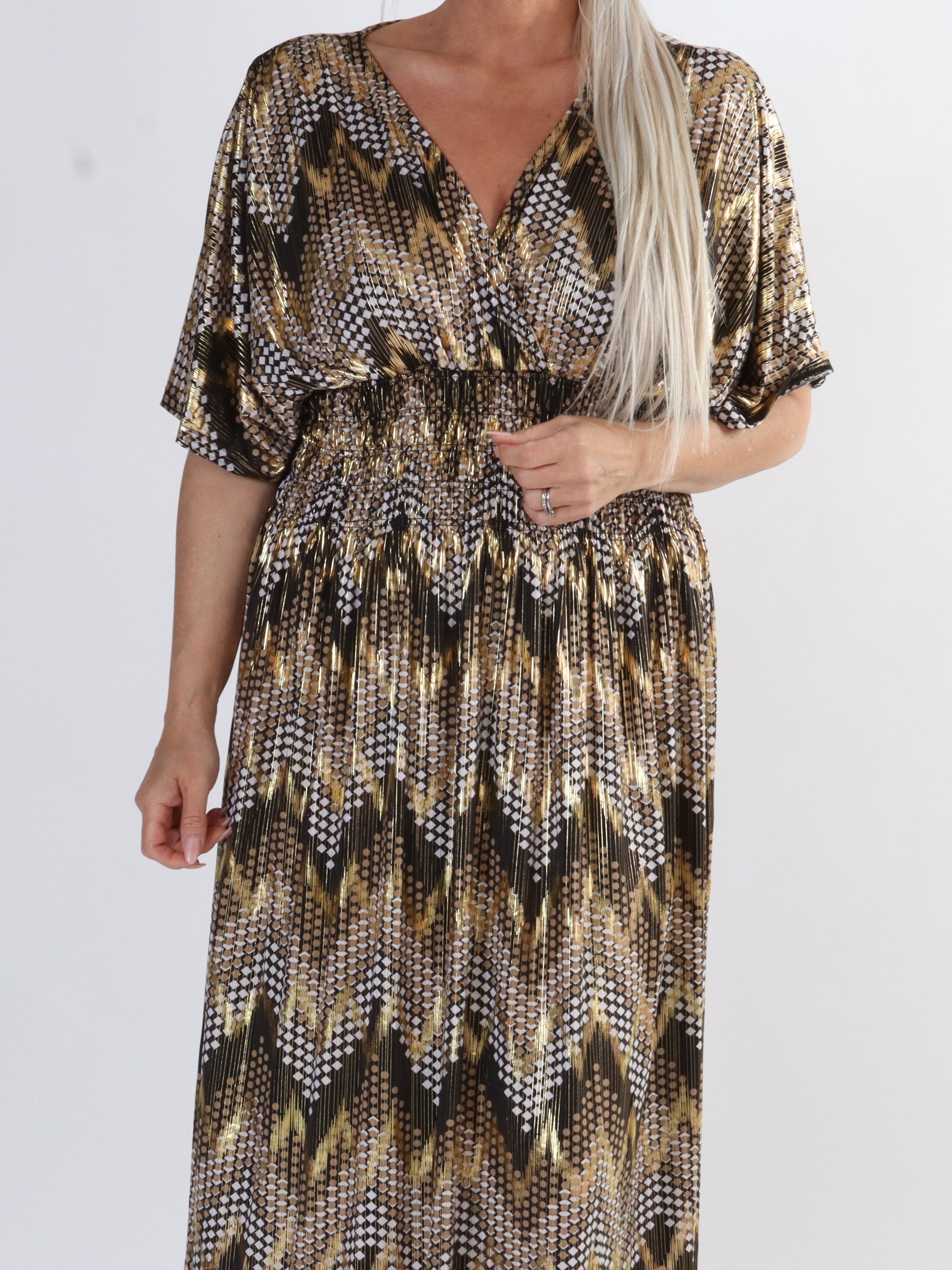 Pams pattern - Lang elastisk plus size kjole i krølfrit stof