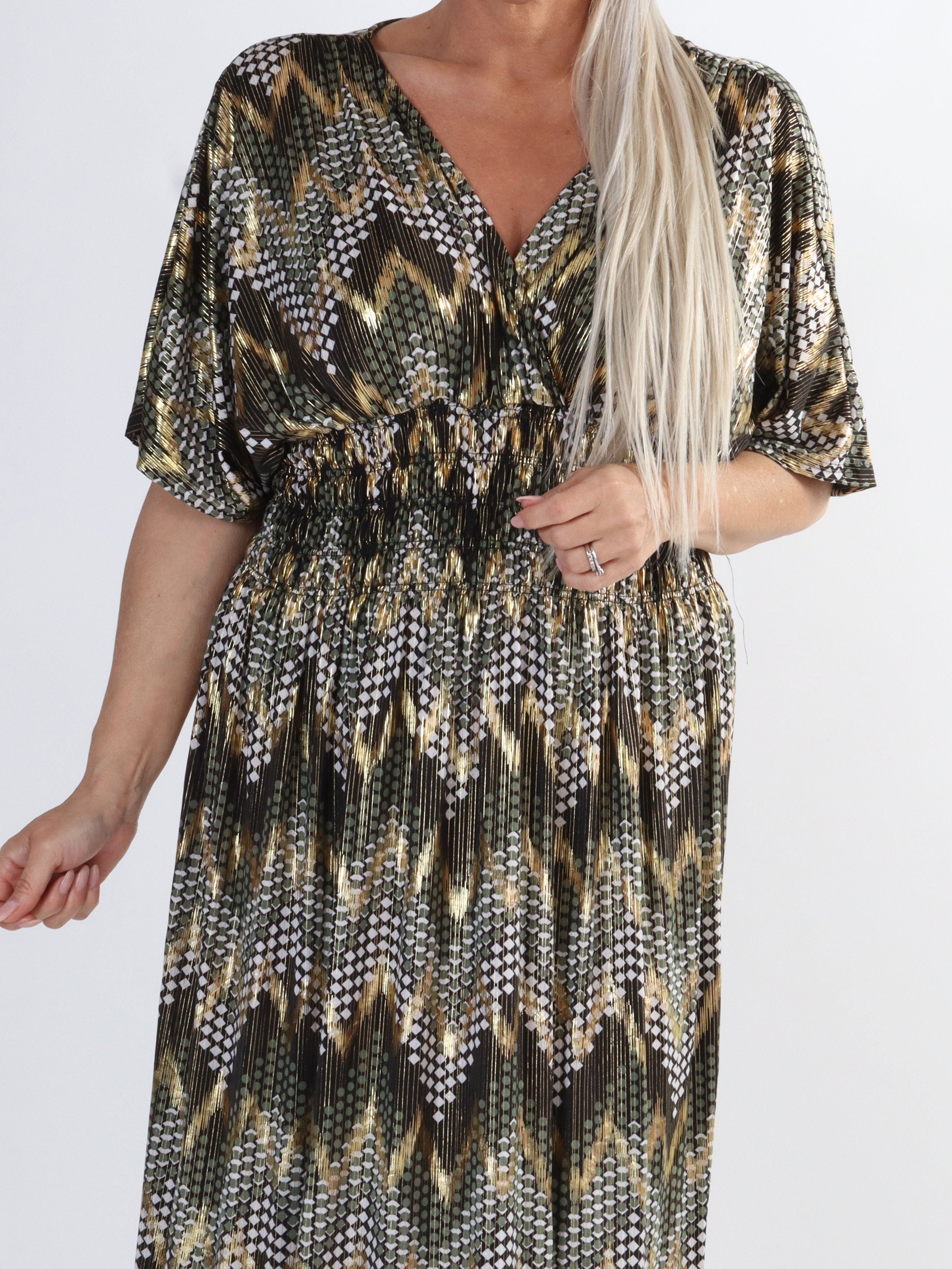 Pams pattern - Lang elastisk plus size kjole i krølfrit stof