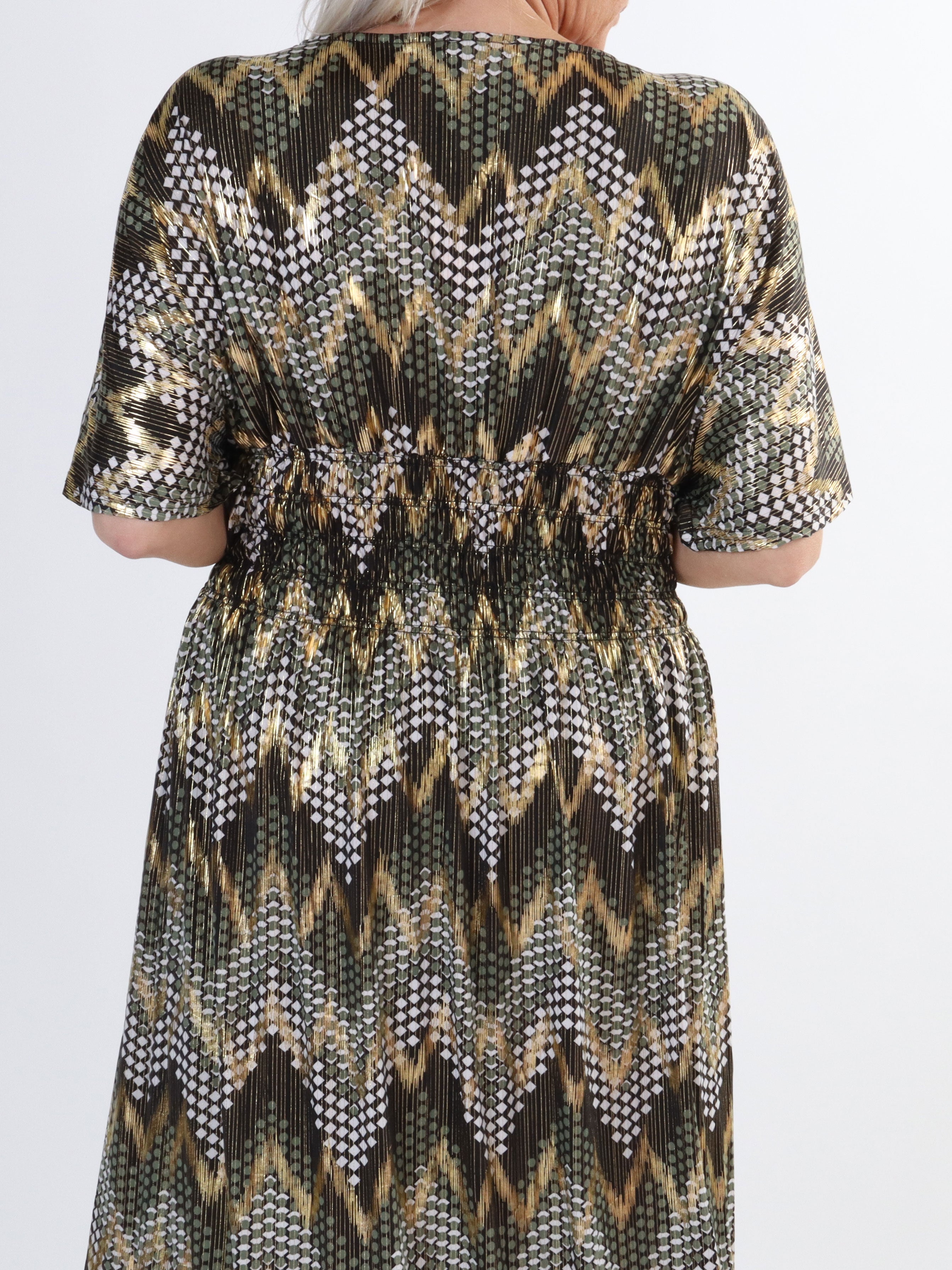 Pams pattern - Lang elastisk plus size kjole i krølfrit stof