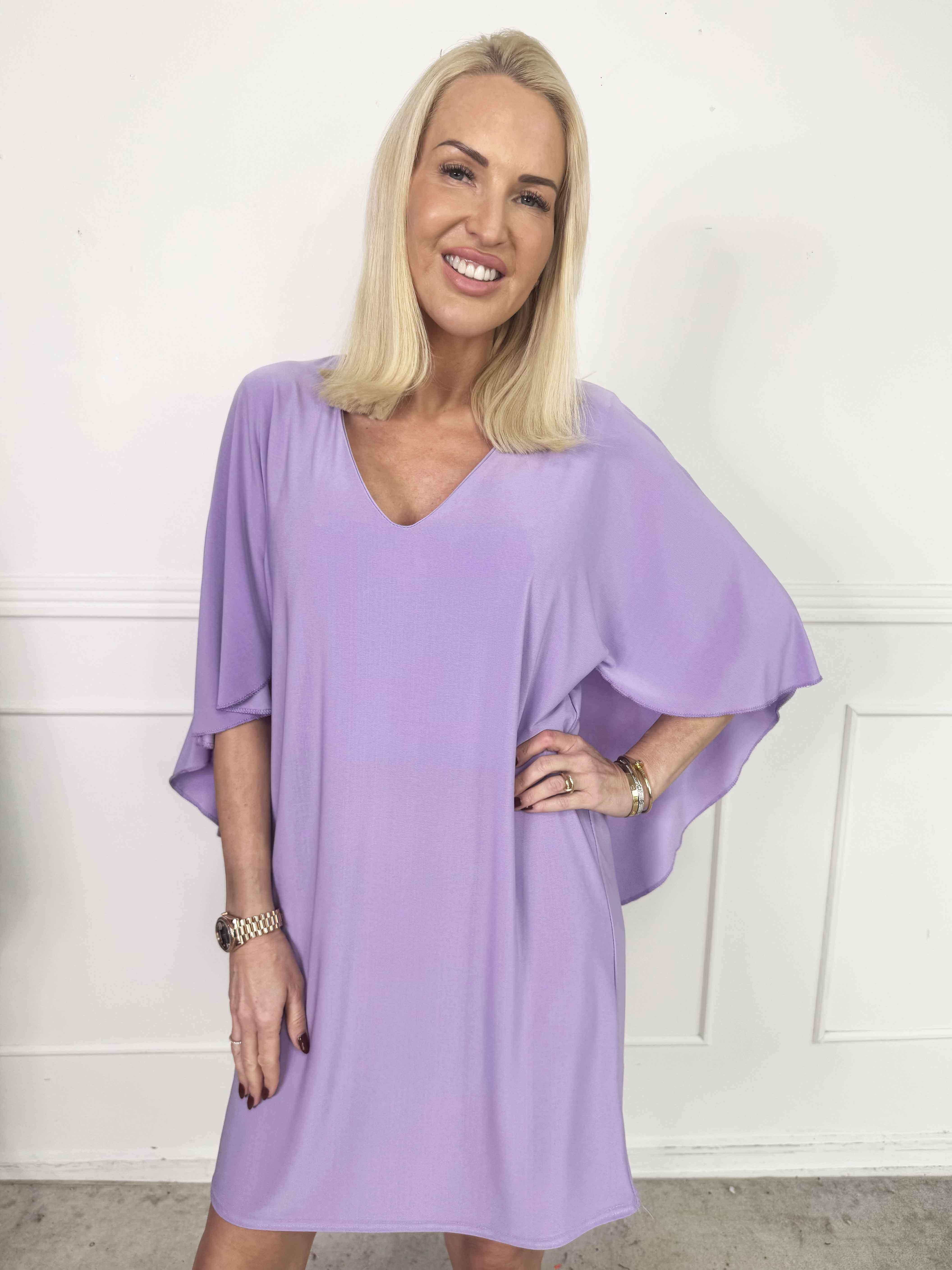 Sus - Kjole med kappe og dyb ryg