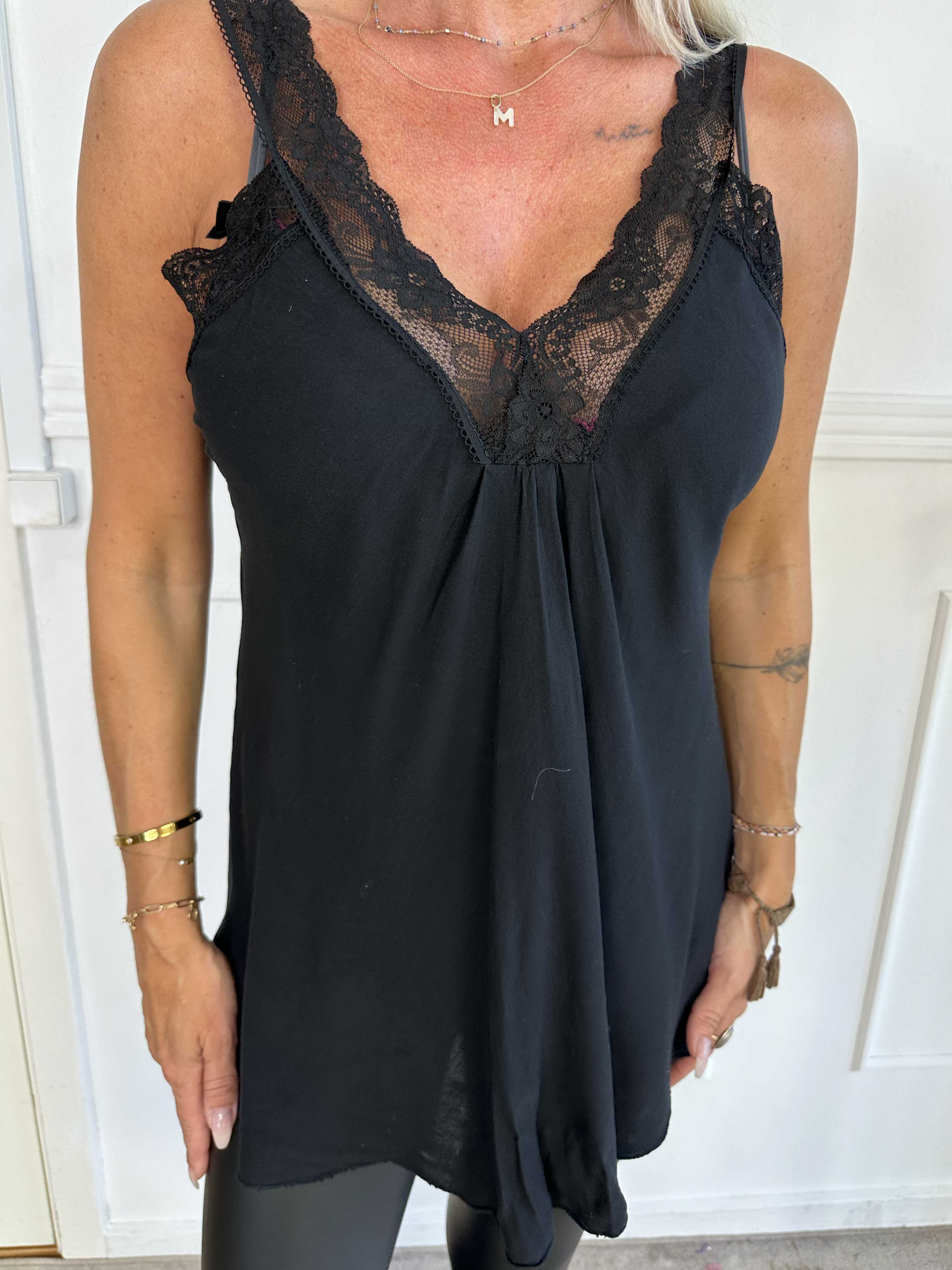 Mariana - Top i viskose med blondestropper