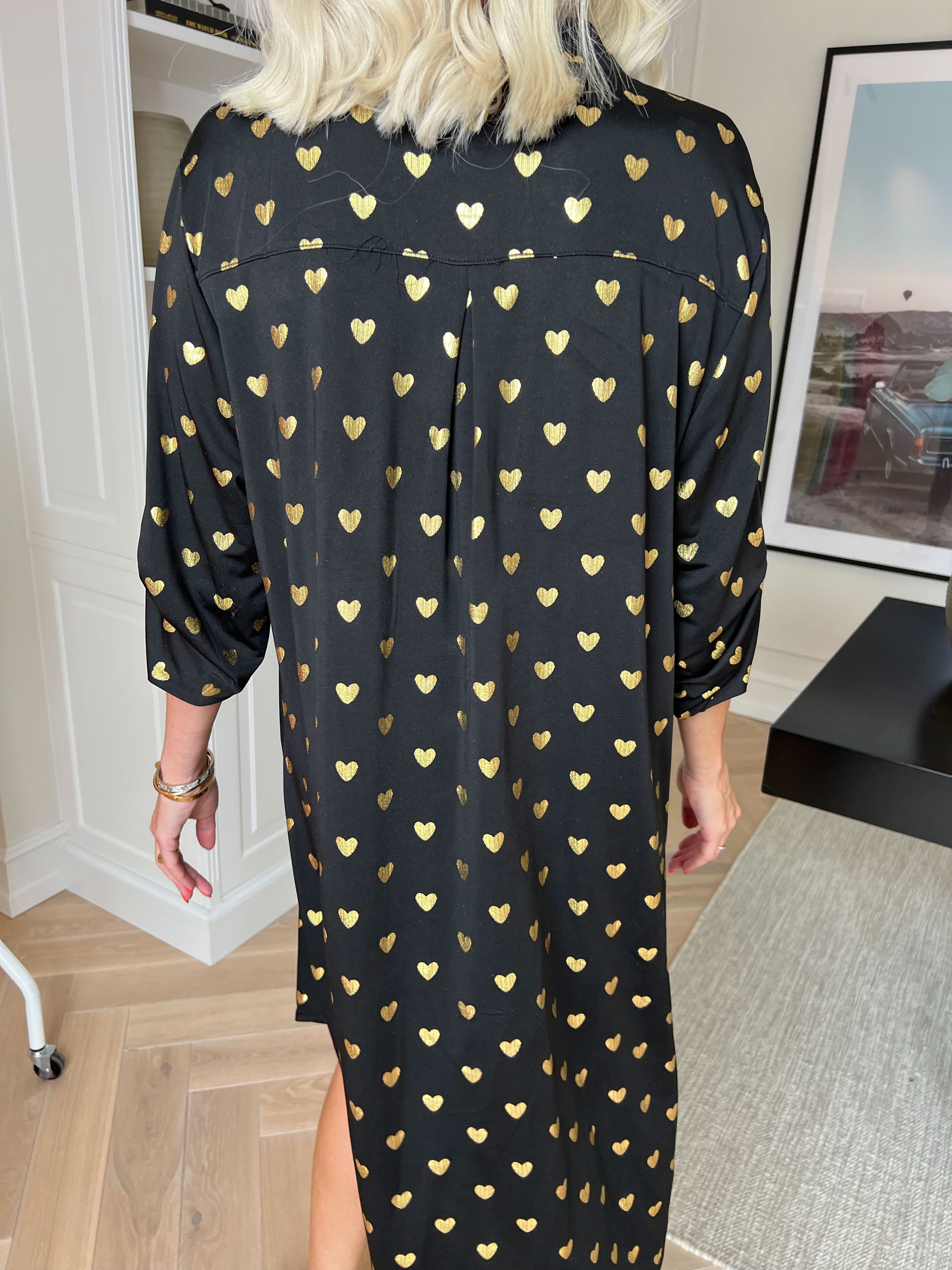 Ebba Gold Heart - Elastisk kjole med guld hjerte detaljer