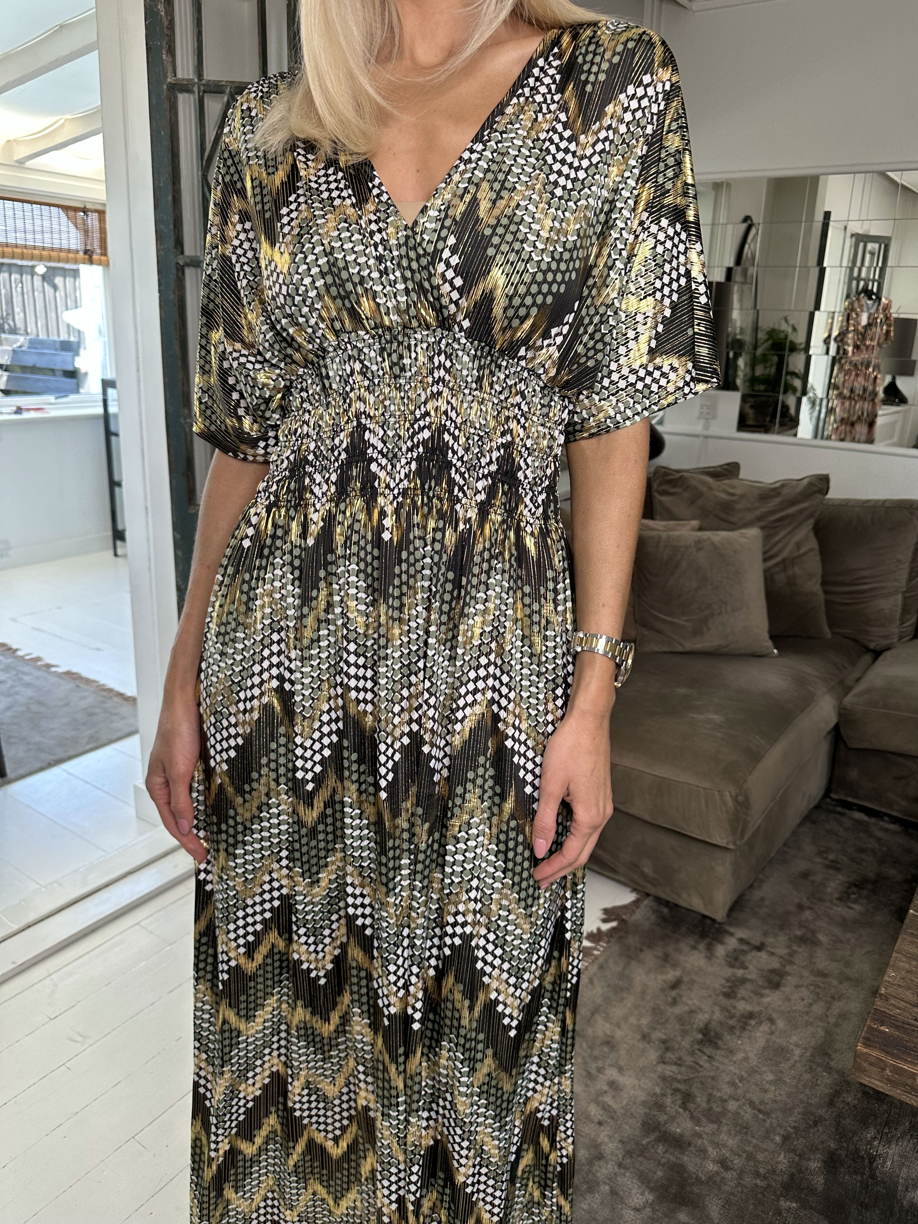 Pams pattern - Lang elastisk kjole i krølfrit stof