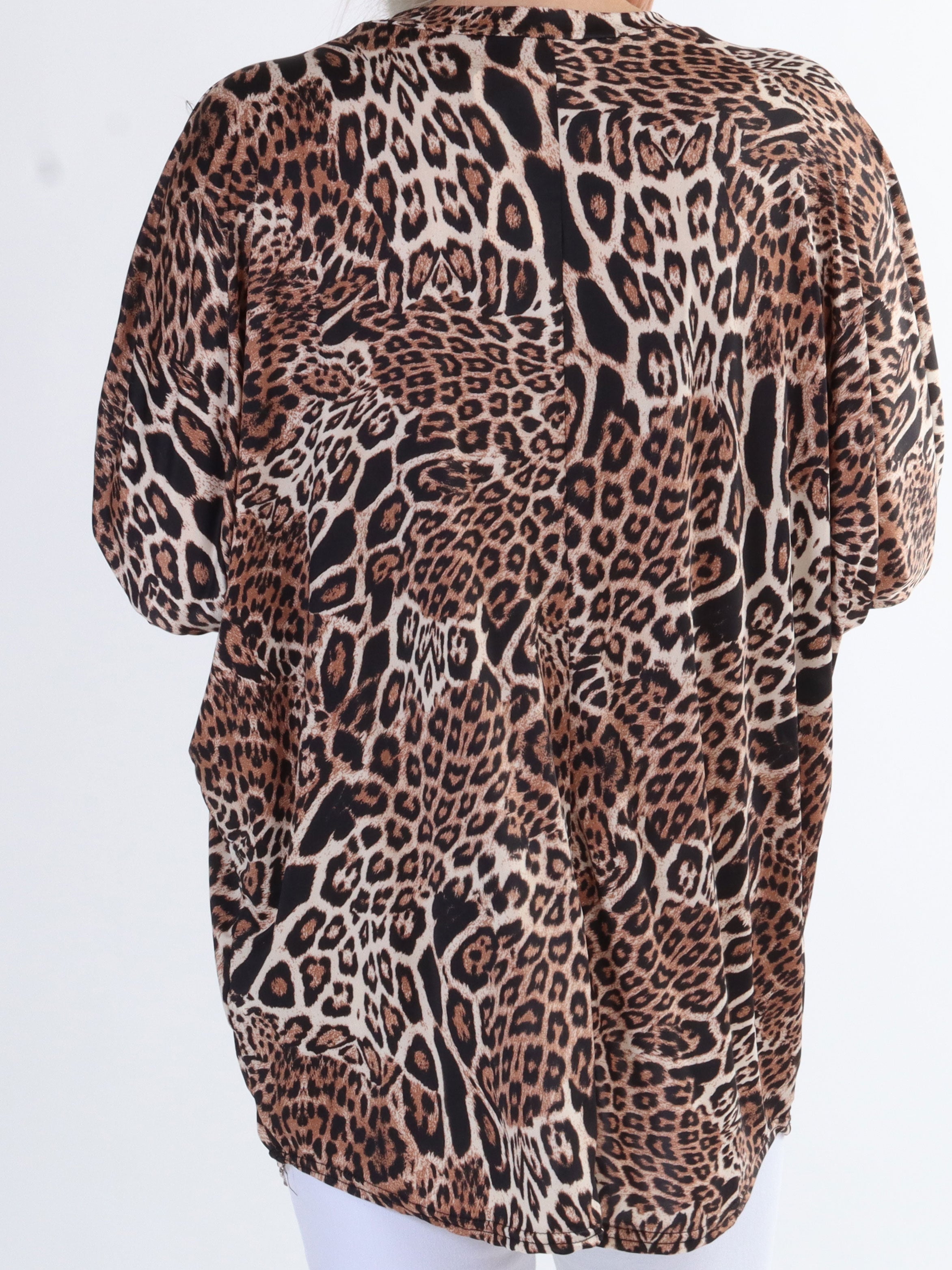 Celia leo - Sød plus size tunika i elastisk leopard stof
