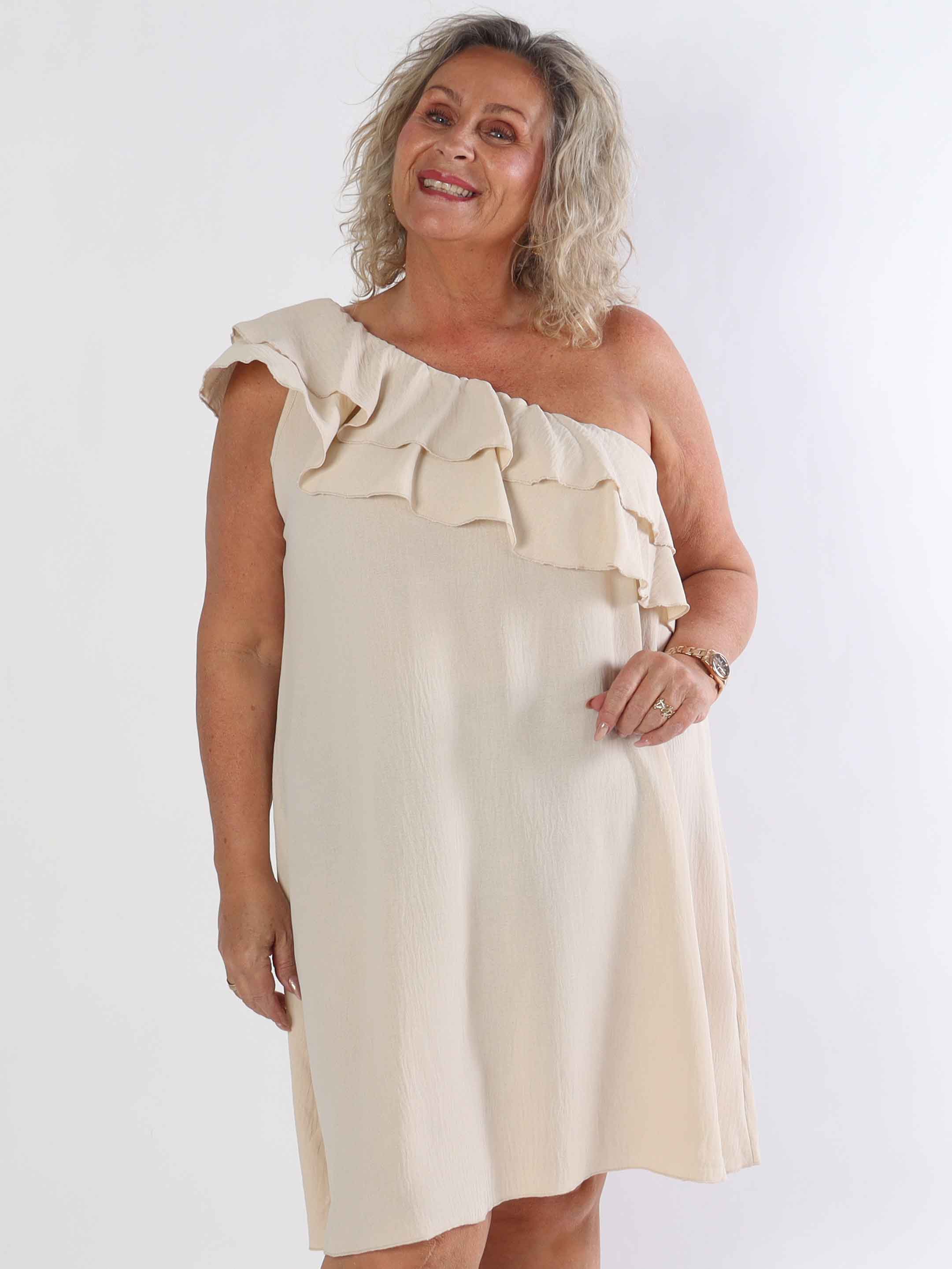 Catelyn - Sød one shoulder kjole med flæser