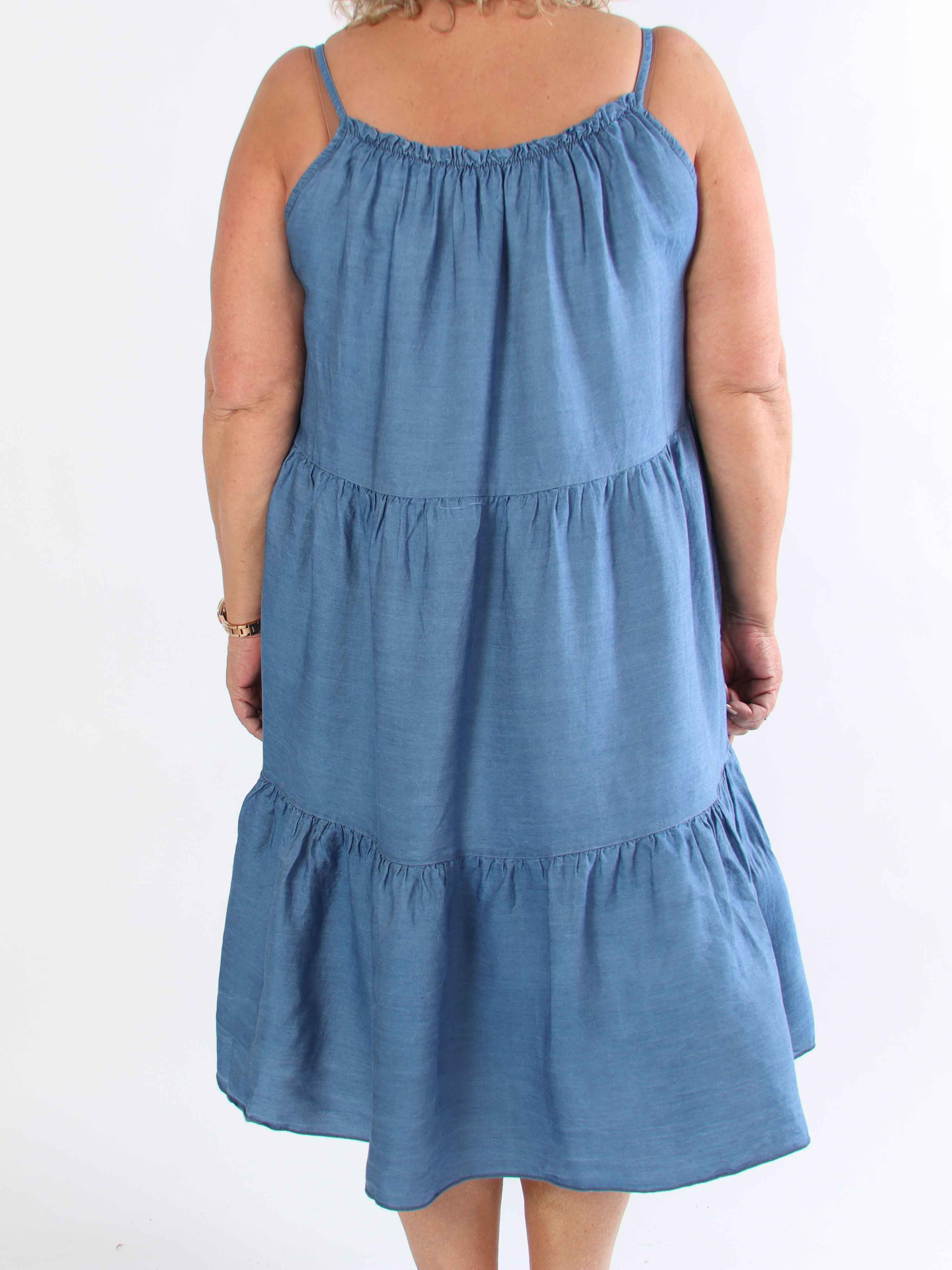 Lyla - Lang lag på lag plus size kjole i denim